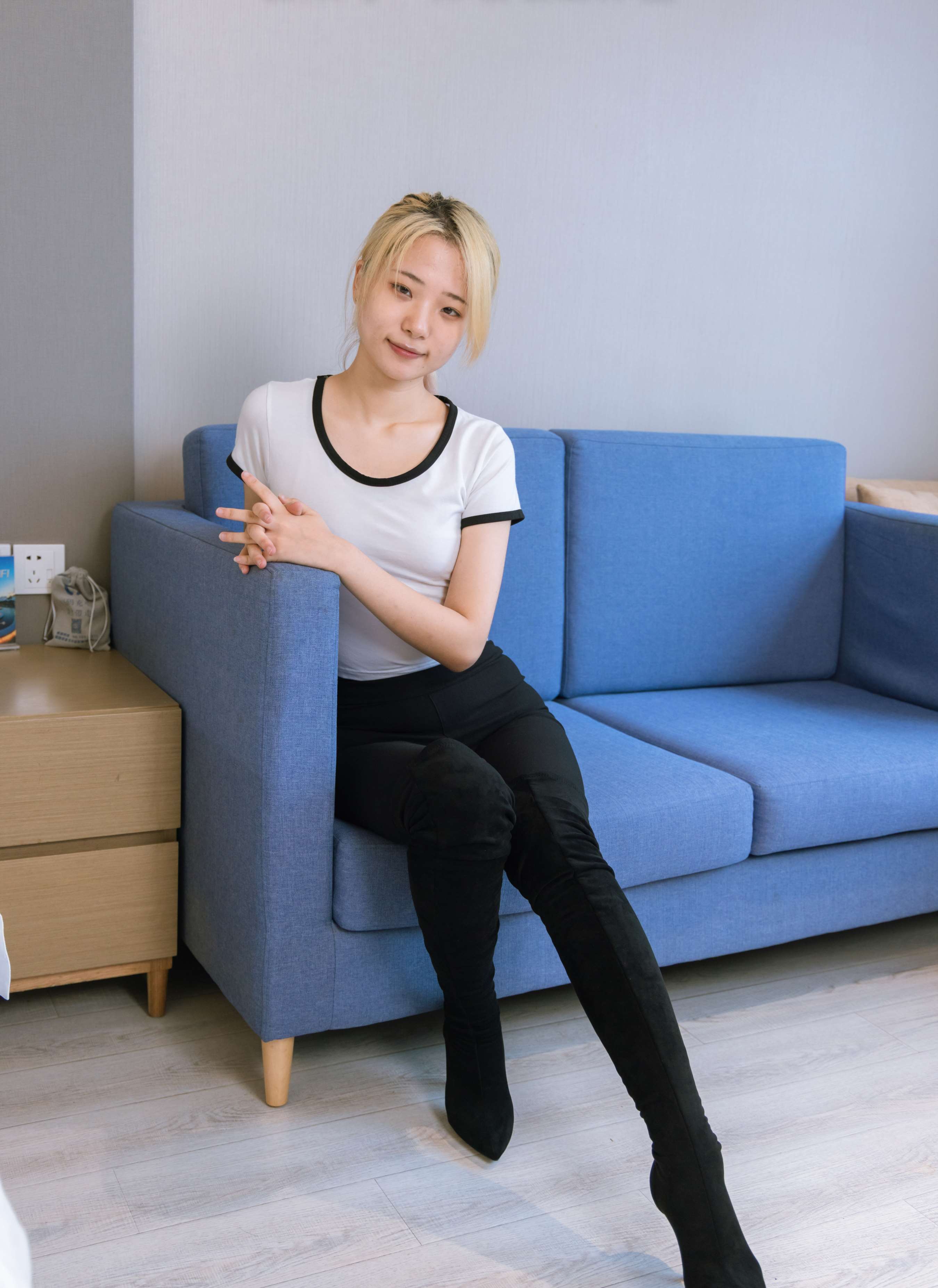 《小淳高跟长靴の白棉袜》作品图