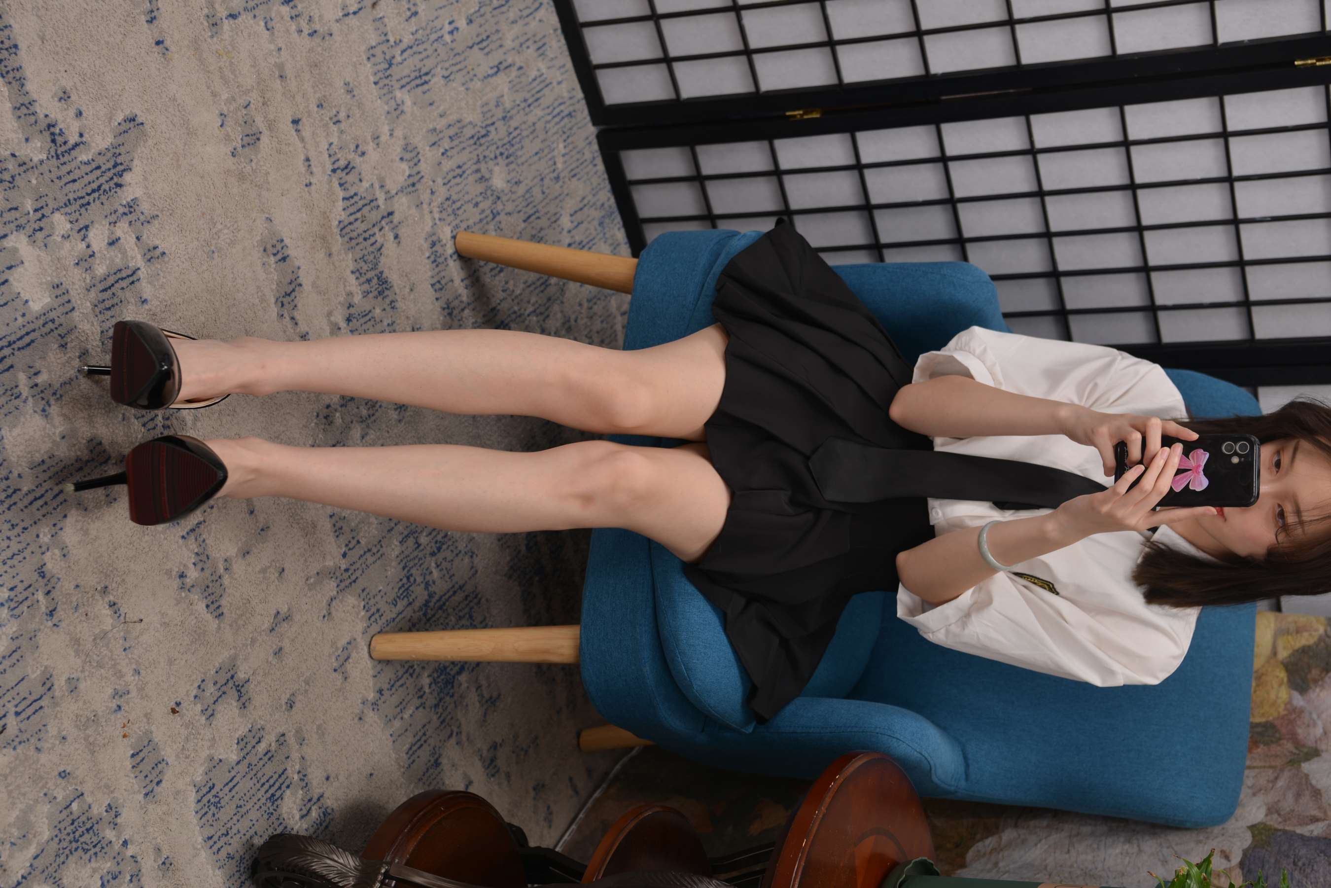 《学姐baby百褶裙高跟裸足》作品图