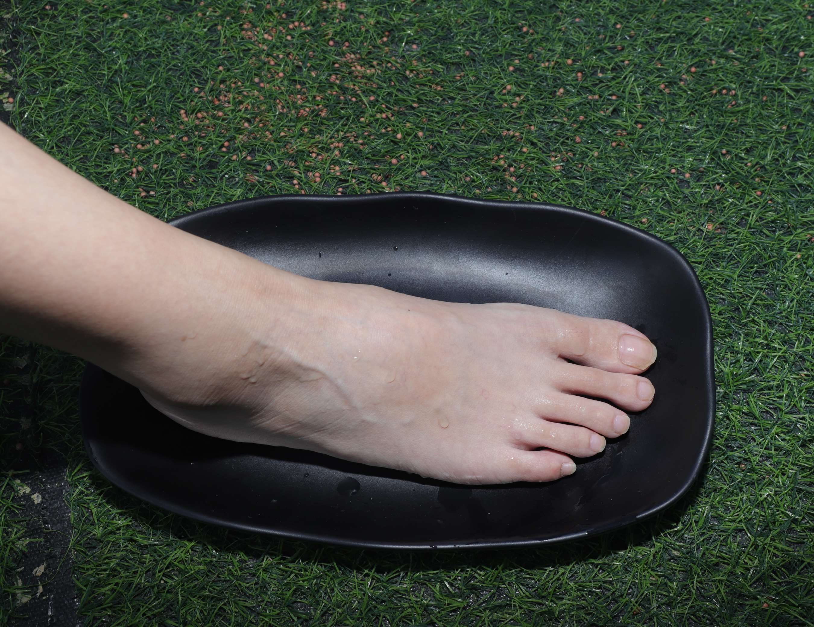 《婷婷的脚丫剥香蕉皮》作品图