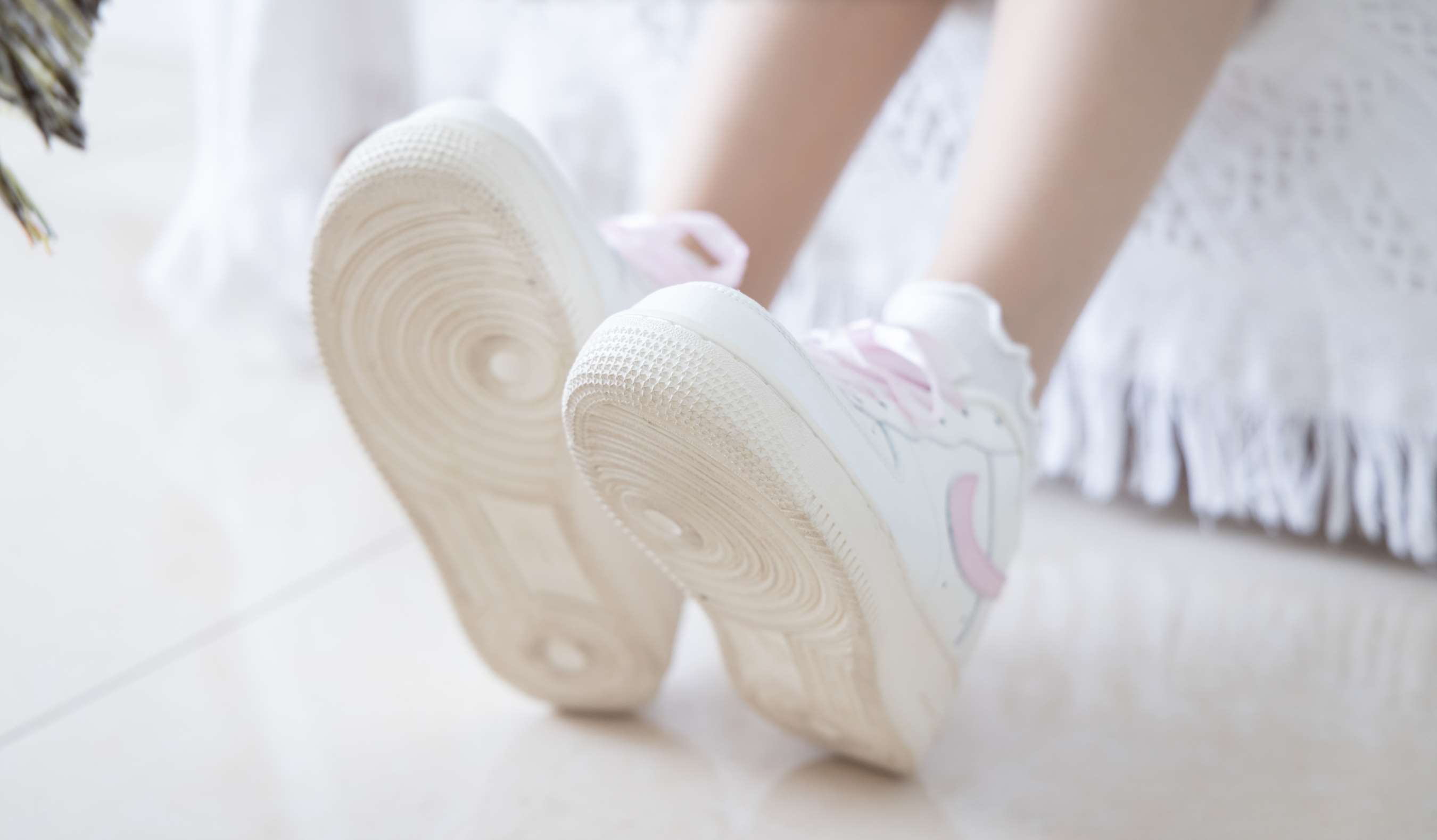 《小甜豆-空军一号板鞋、白棉袜、肉丝》作品图