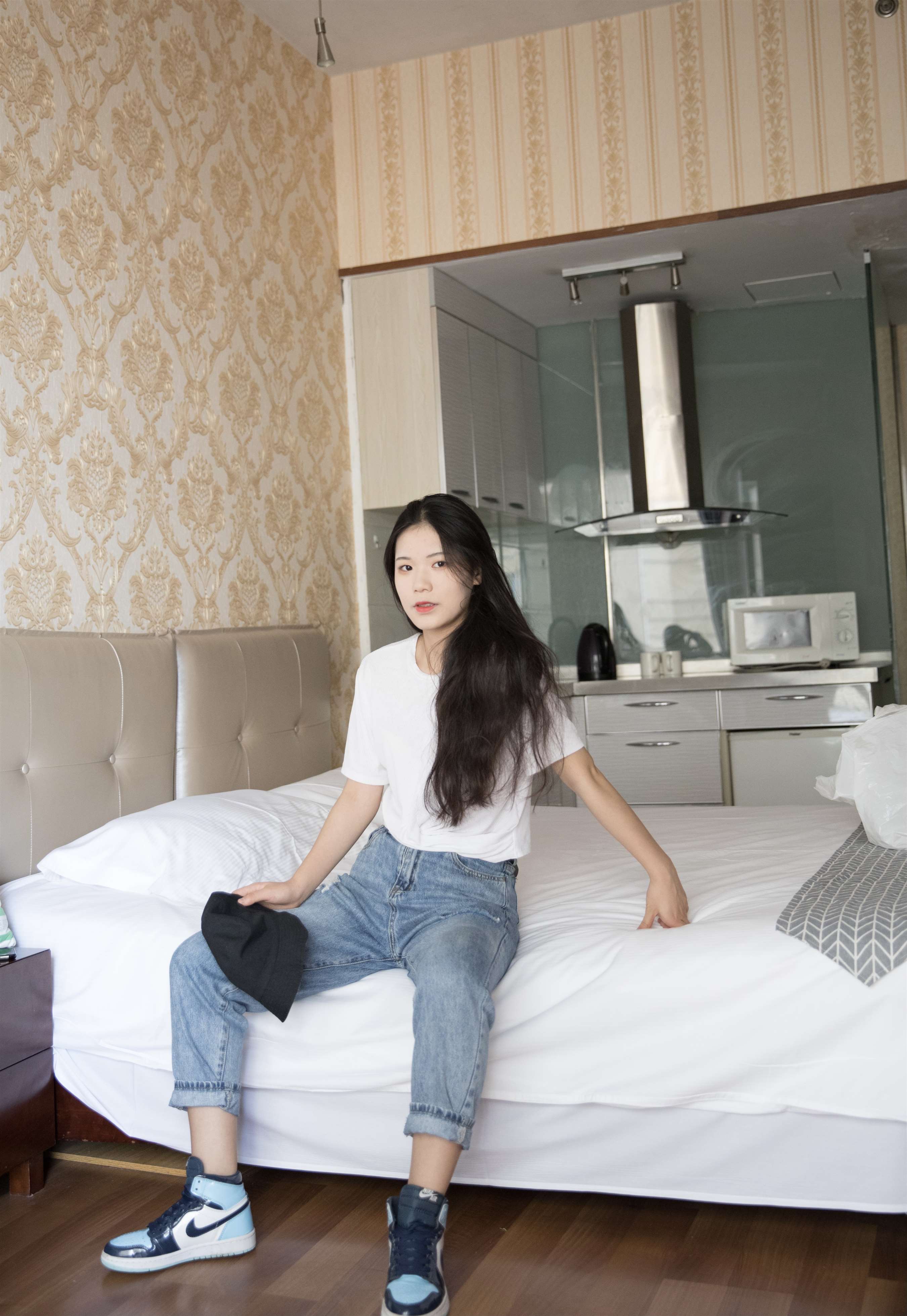 《黑帽牛仔の棉袜脚【套图+视频1个】》作品图