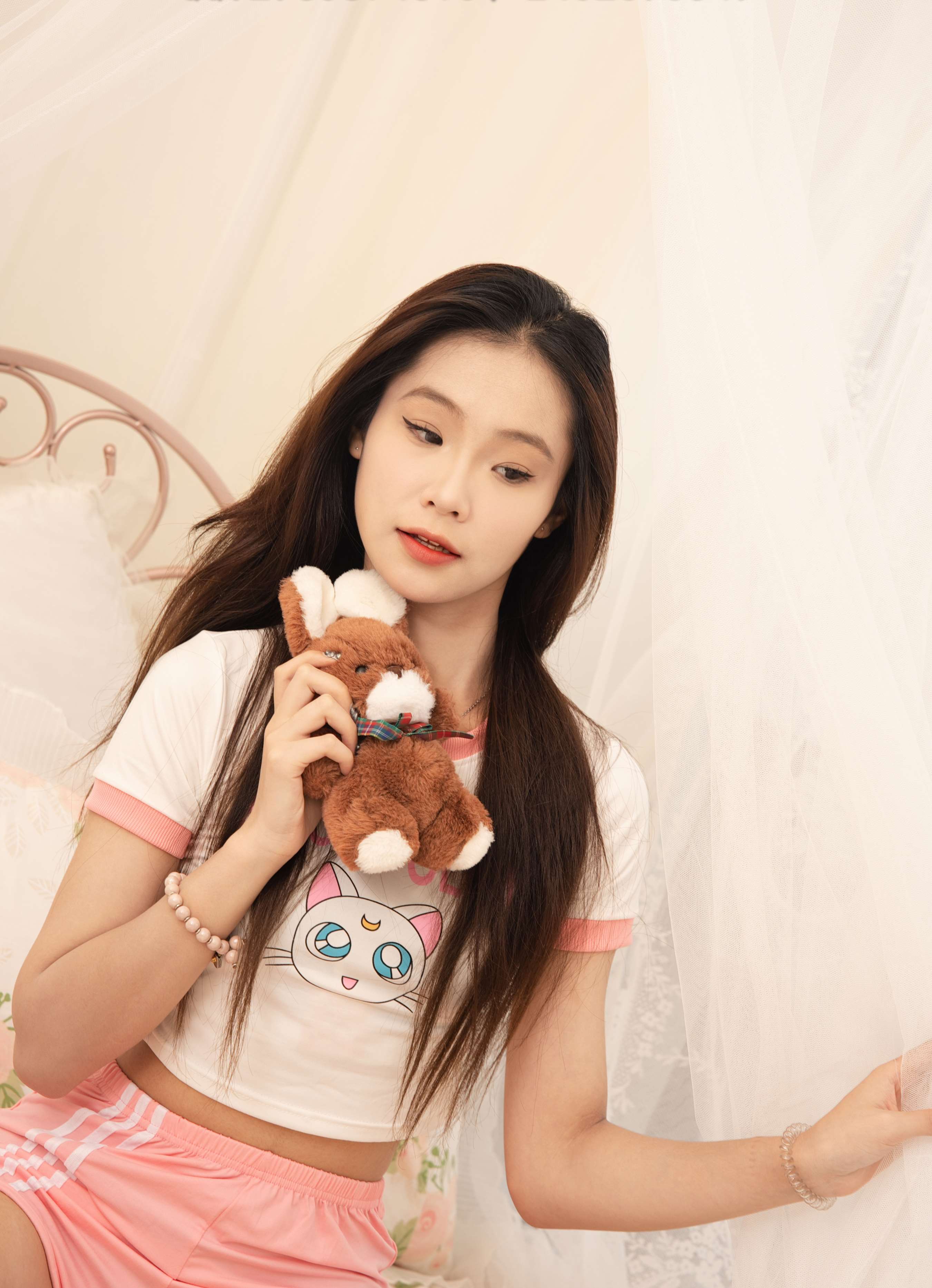 《灰灰-少女是八月的蝴蝶》作品图