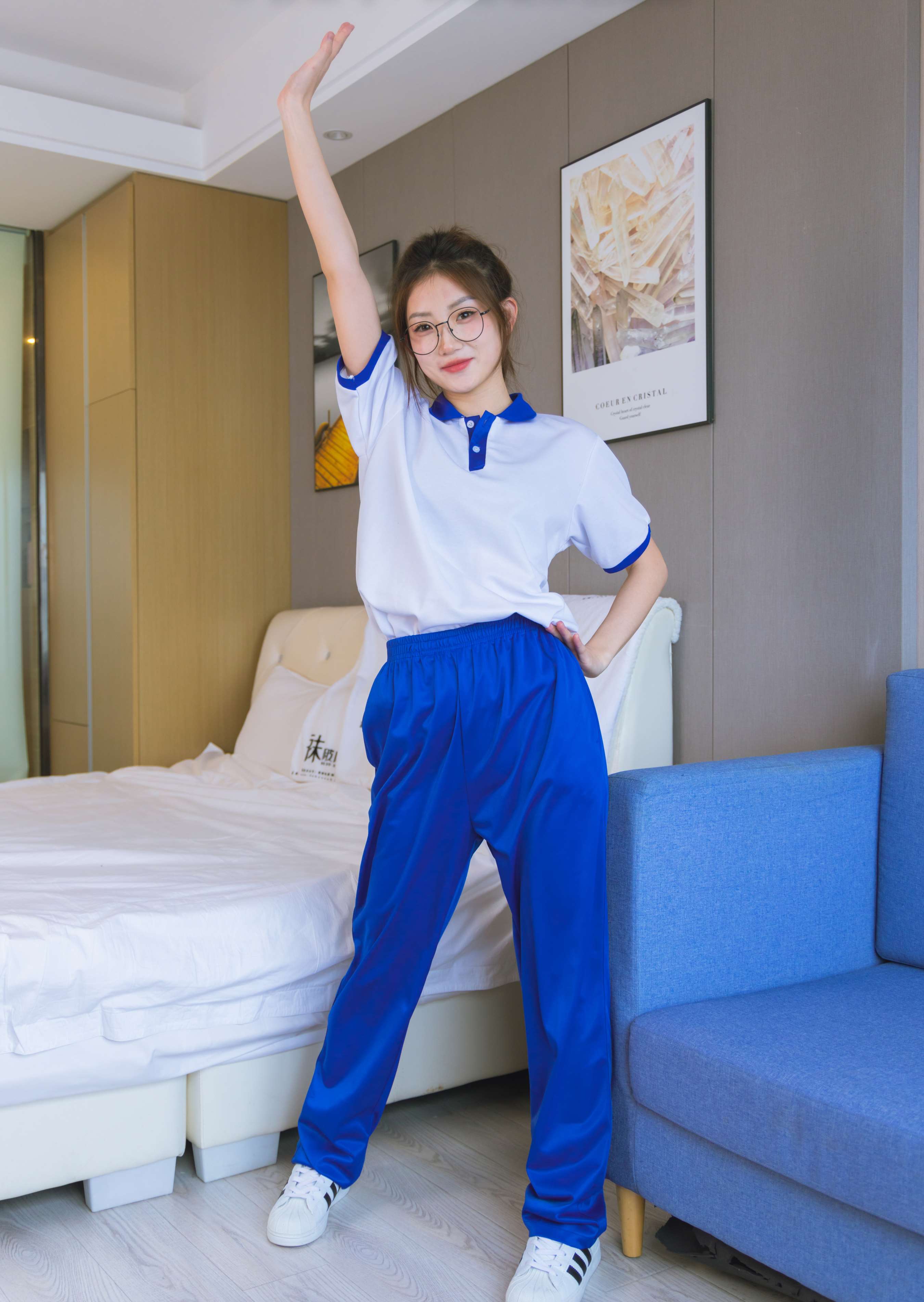 《小沫-贝壳头板鞋、白棉袜、肉丝、校服裤里丝》作品图