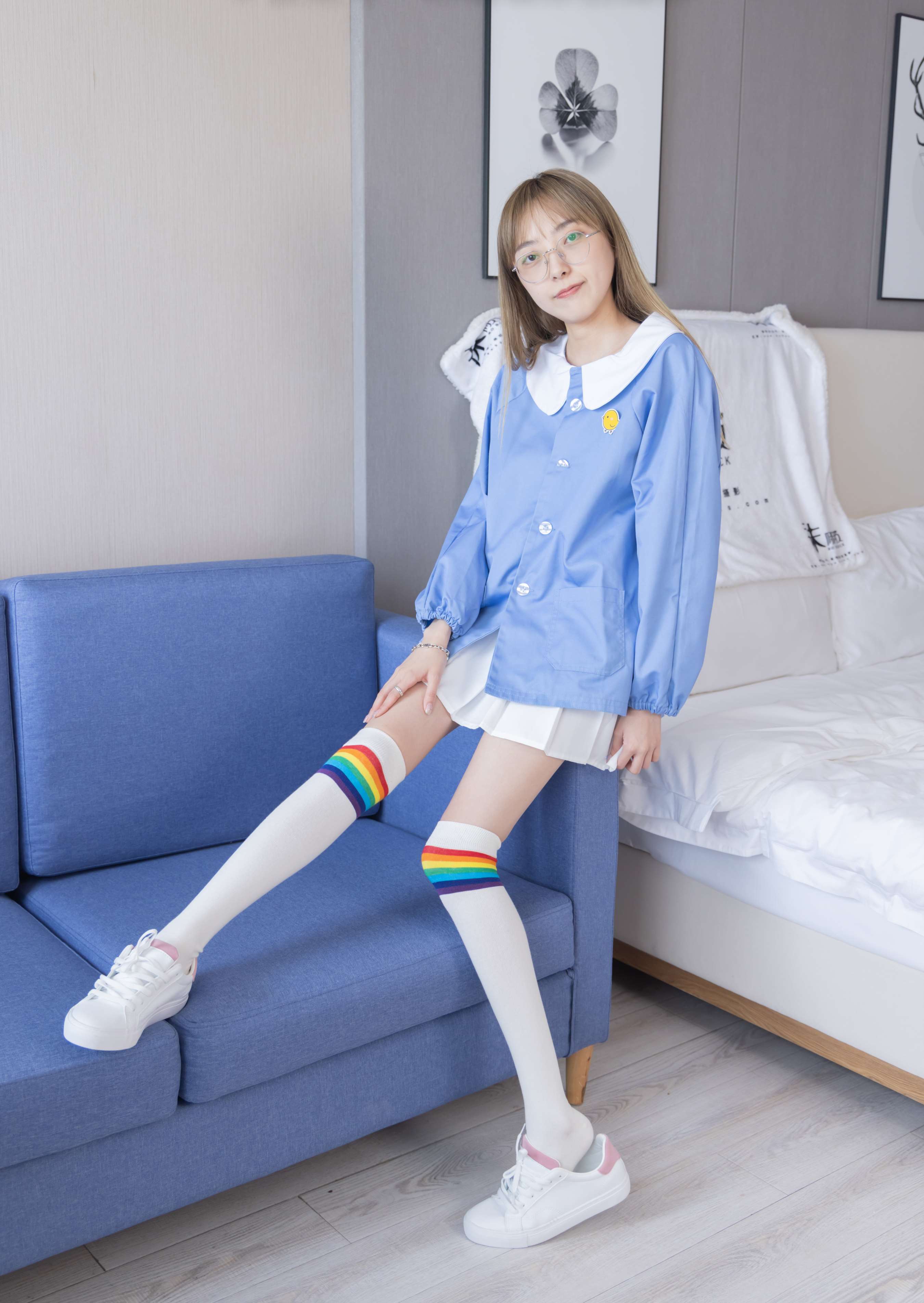 《稚予-板鞋の两双大腿袜》作品图