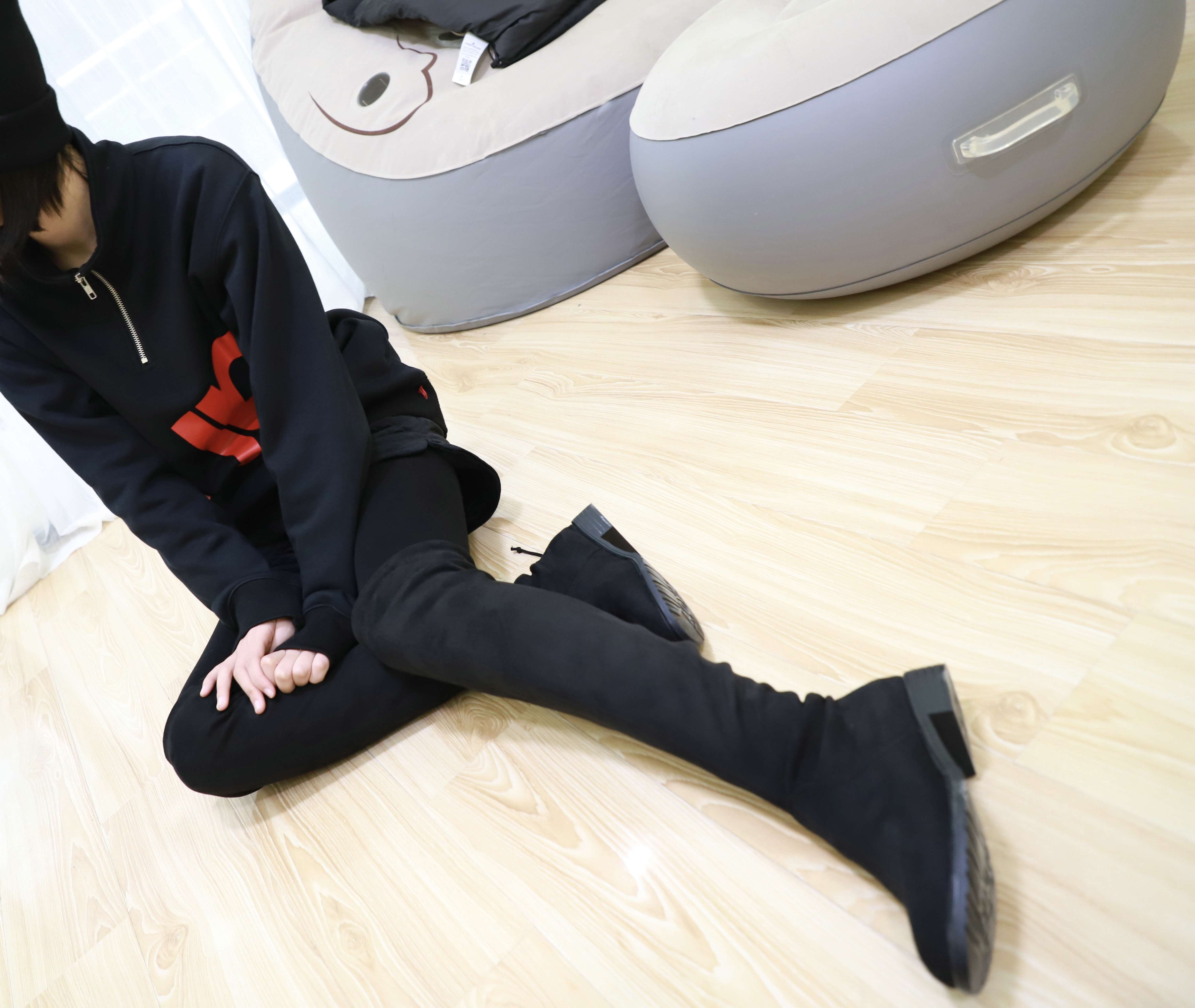 《长靴の白棉袜脚》作品图