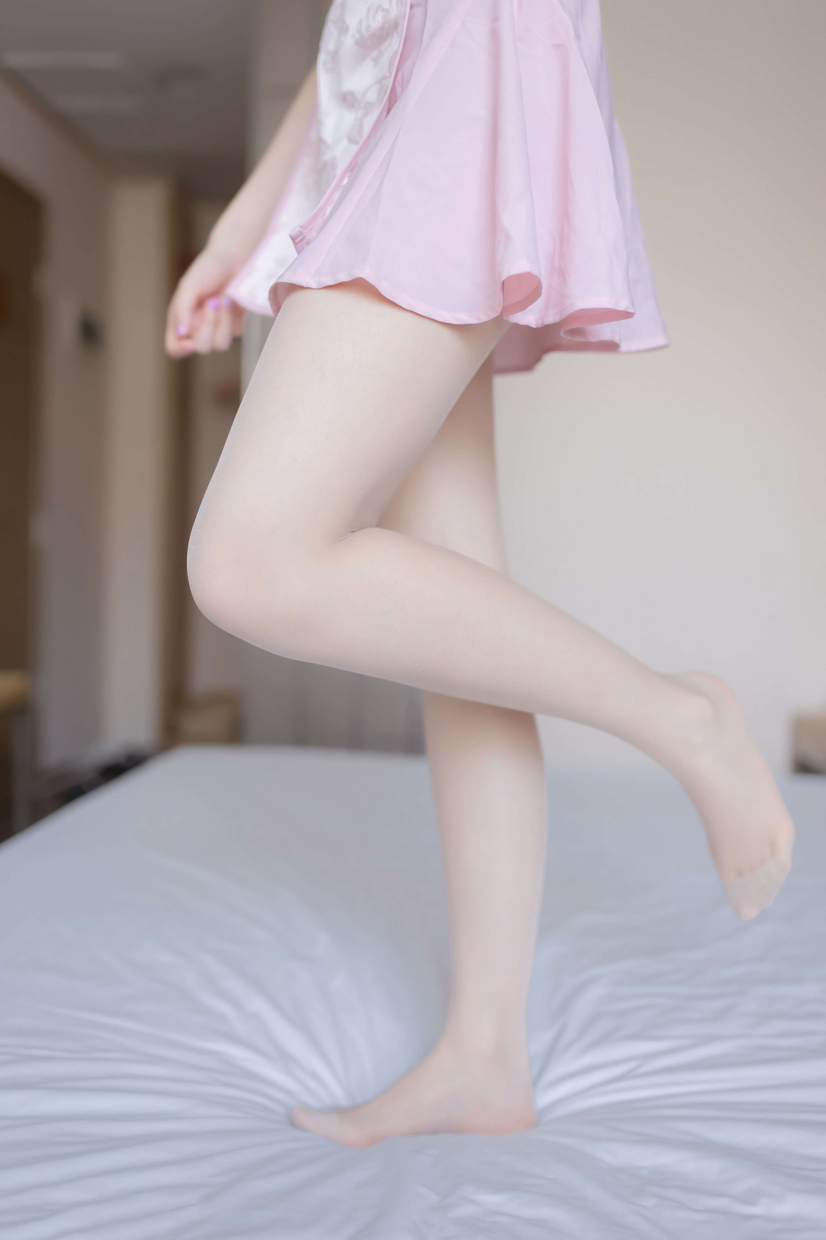 《少女粉裙肉丝私房》作品图