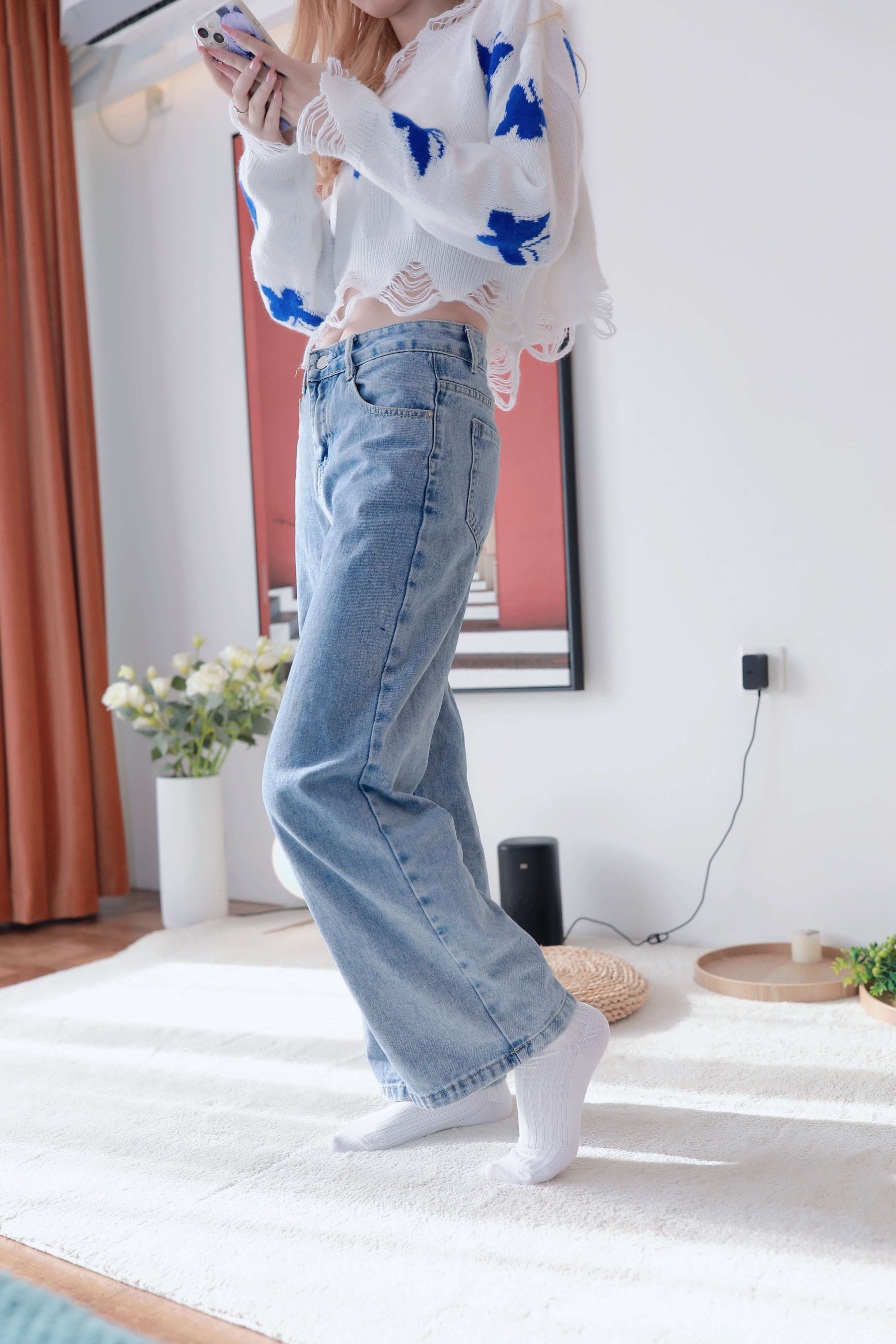 《小恩白棉袜裸足》作品图