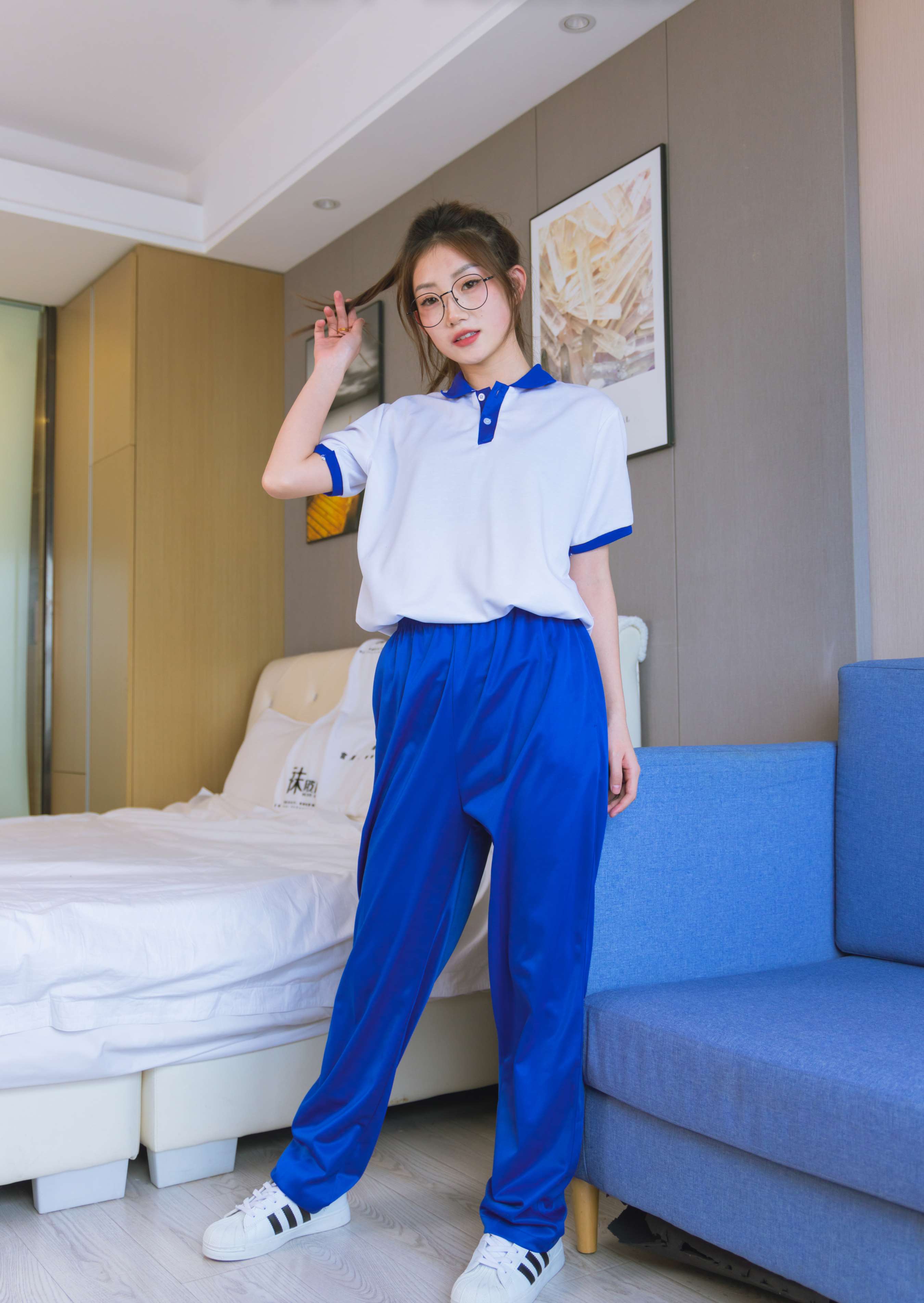 《小沫-贝壳头板鞋、白棉袜、肉丝、校服裤里丝》作品图