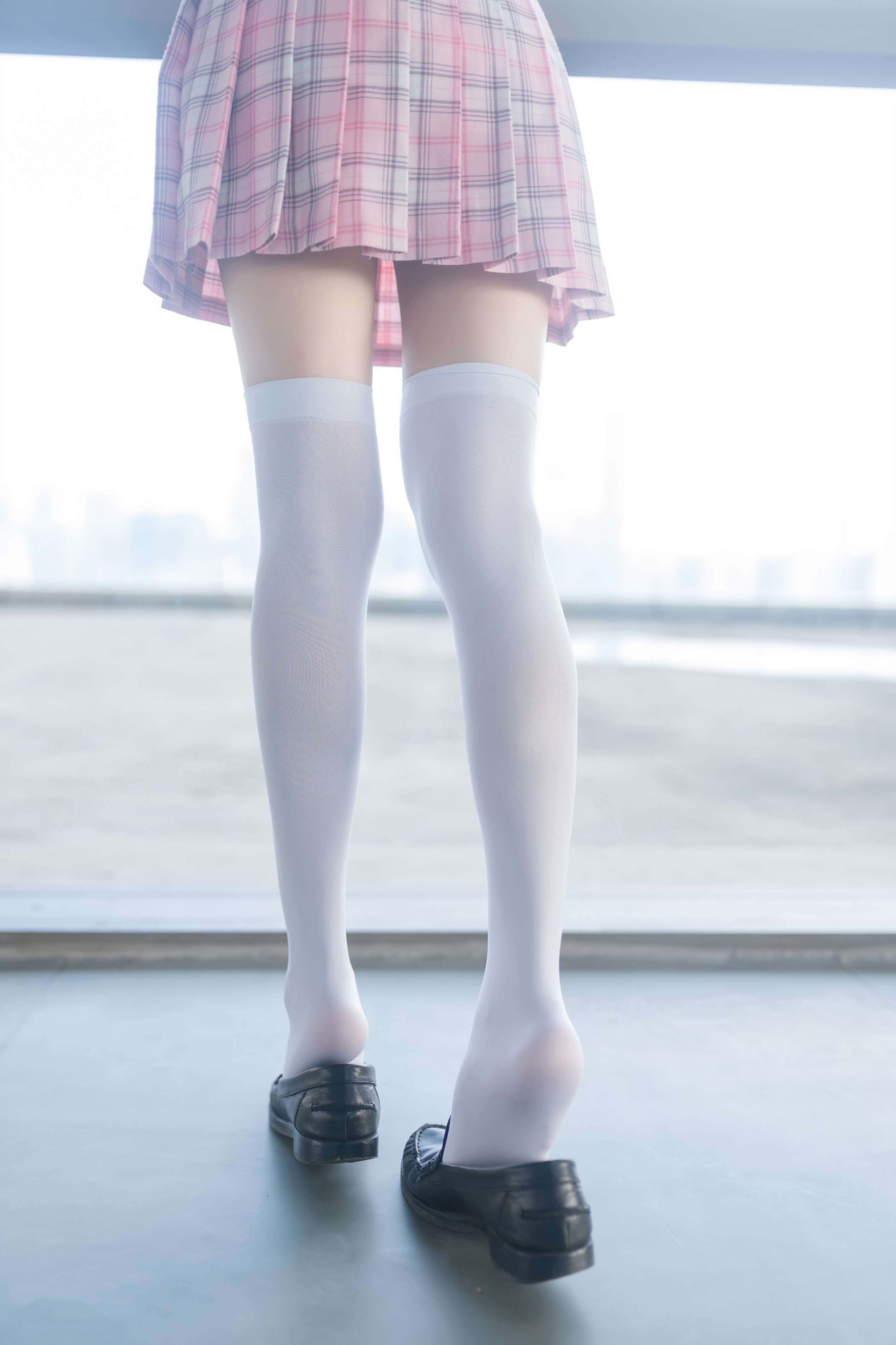 《过膝白丝百褶裙》作品图