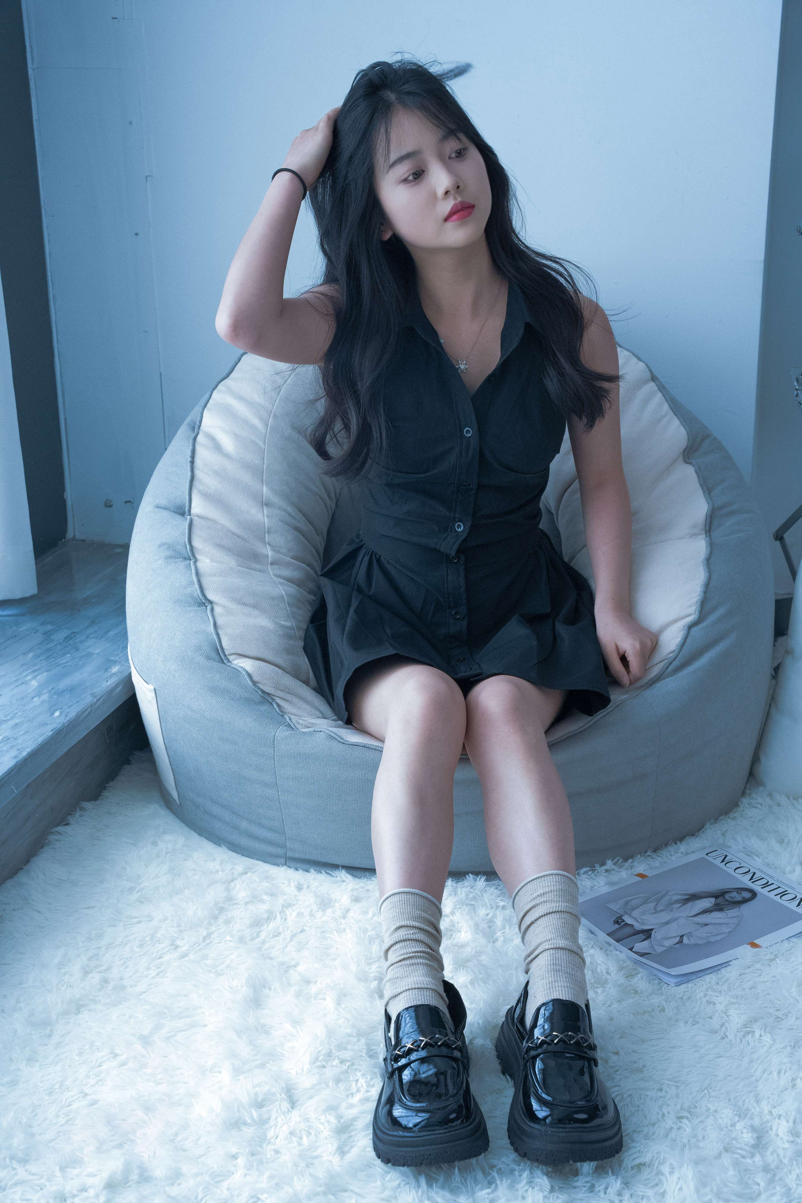 《小玲的皮鞋の棉袜脚丫》作品图