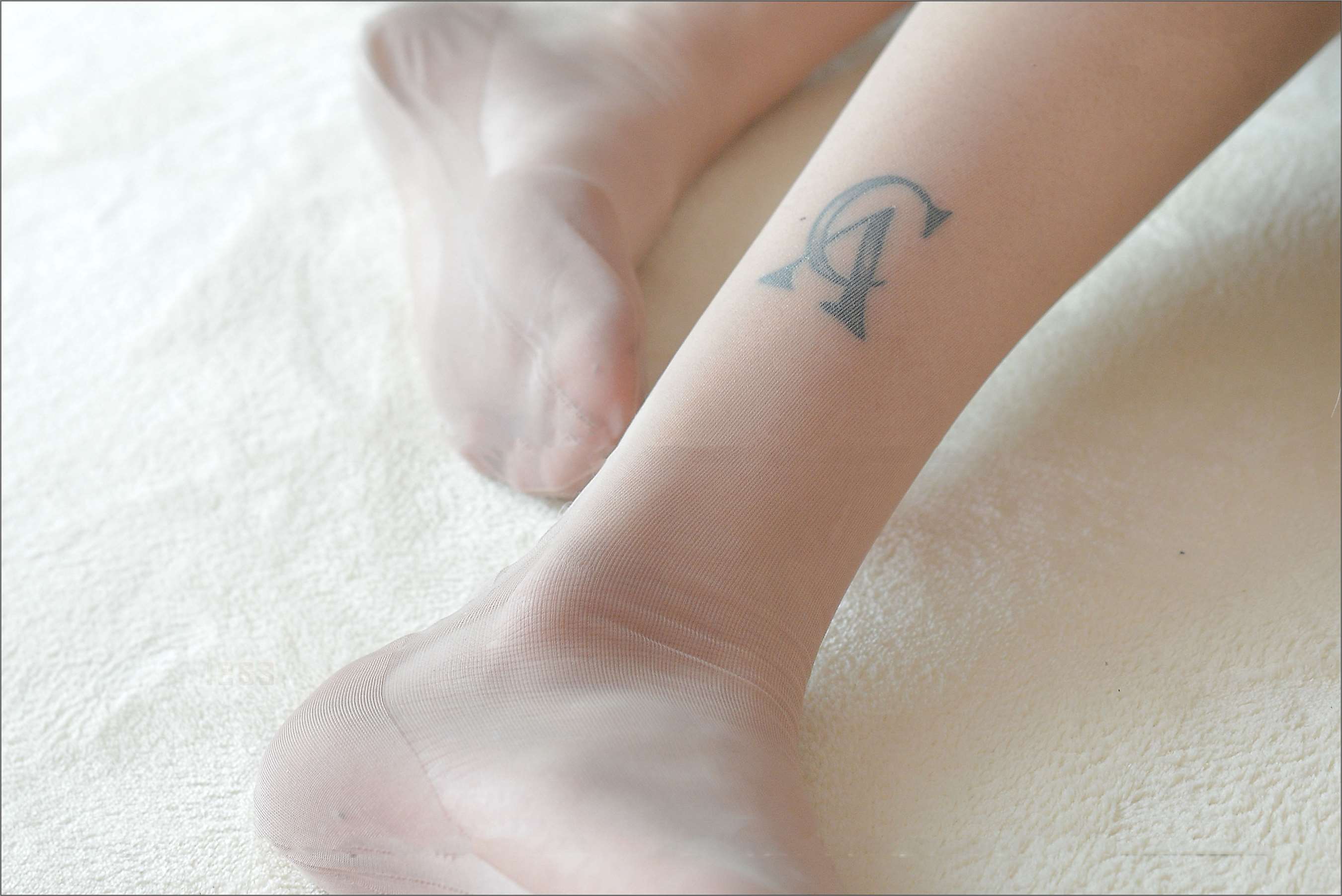 《纹身丝足》作品图