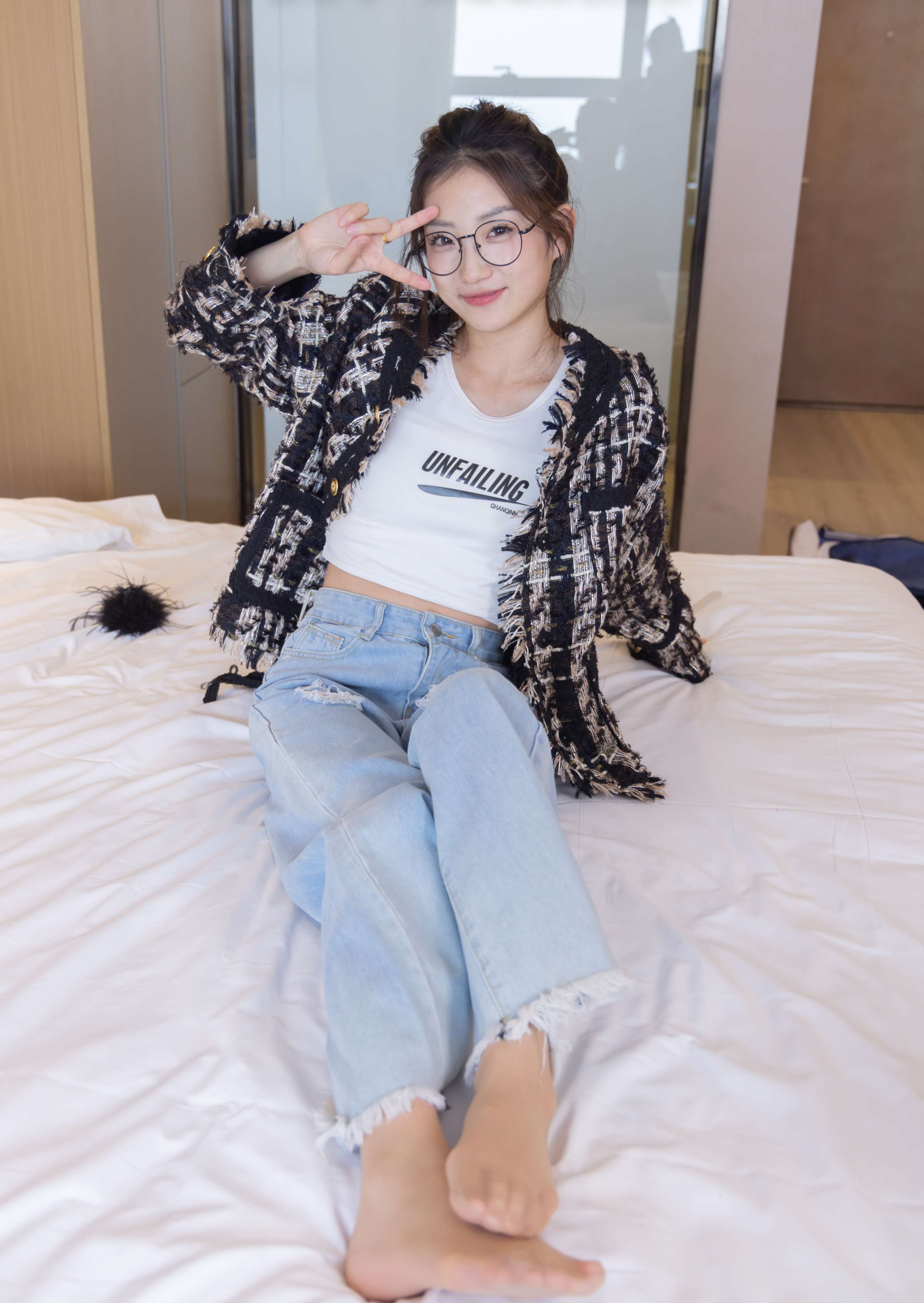 《小沫-高跟鞋、皮鞋、肉丝、裸足》作品图