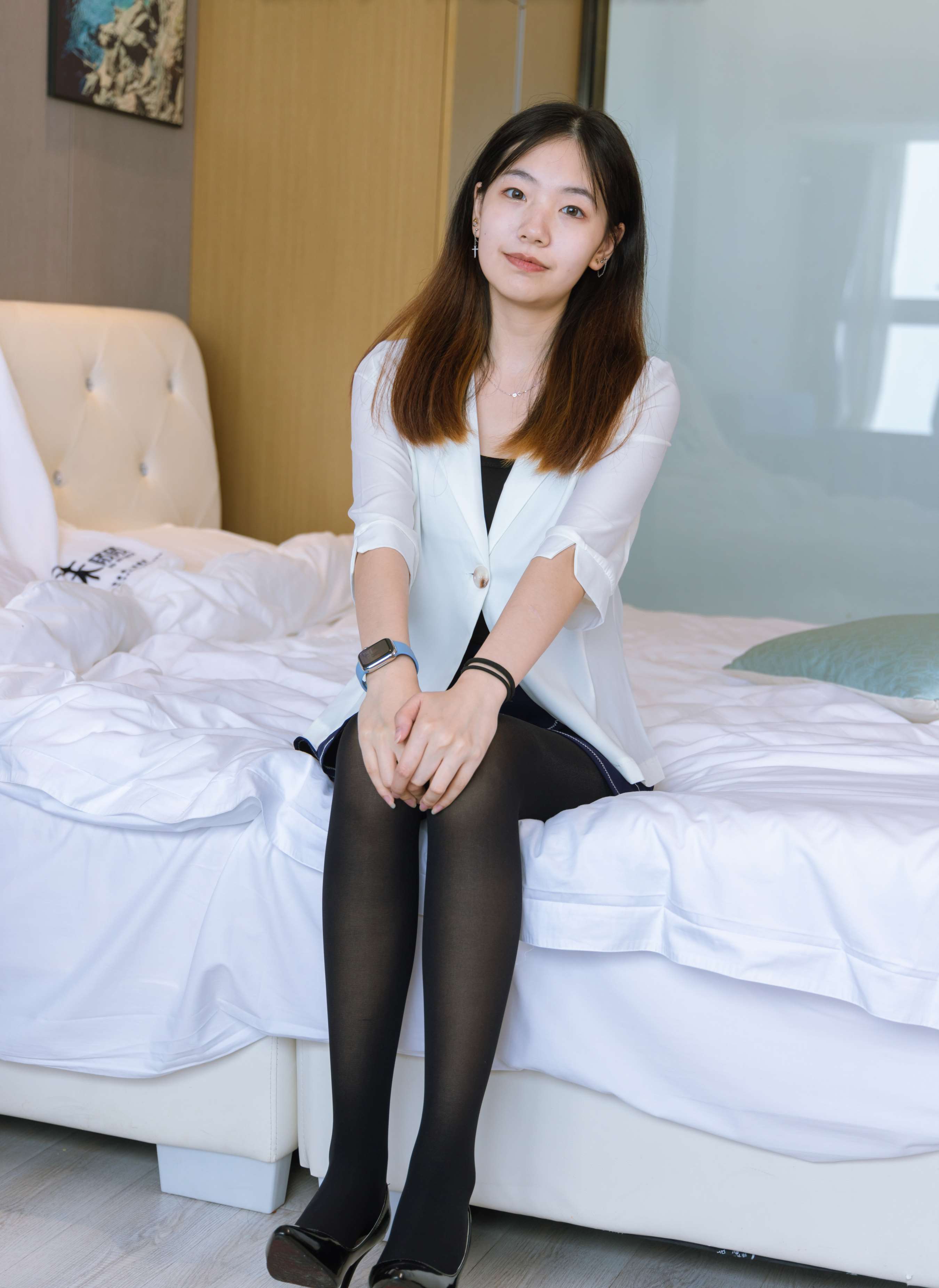 《小甜豆-高跟鞋、厚黑丝》作品图