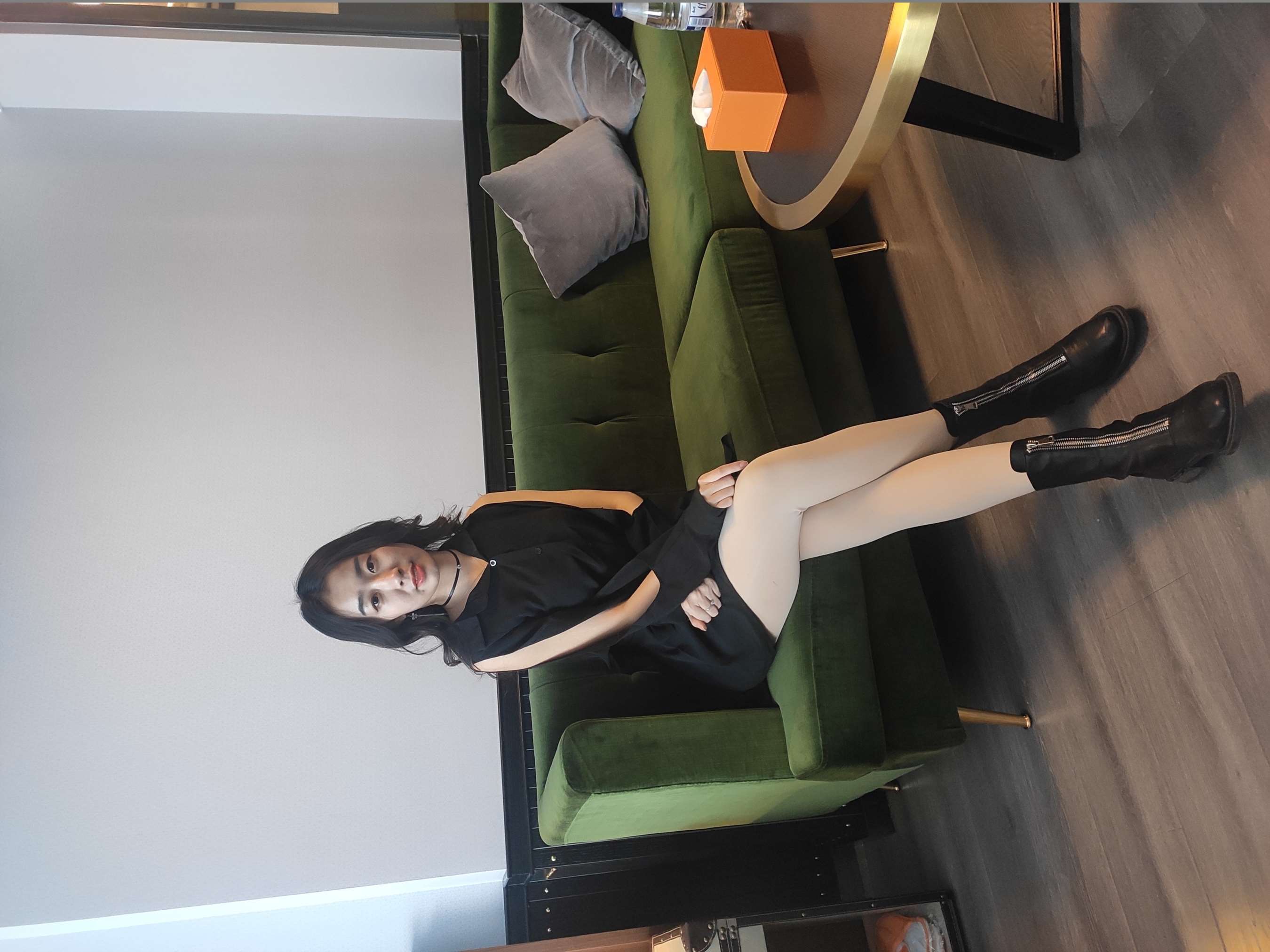 《姜旭肉丝长靴の赤足》作品图