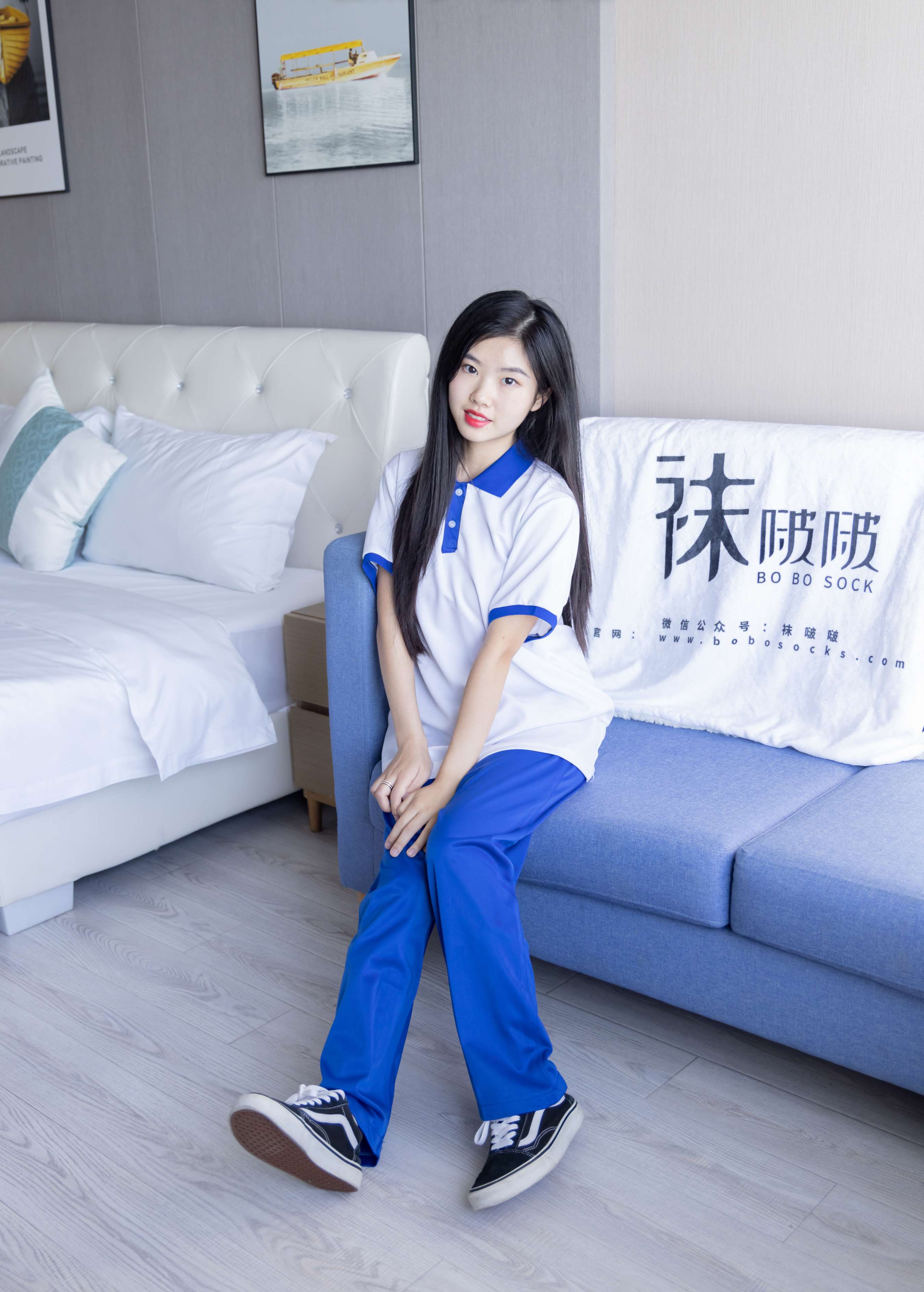 《小奶熊师妹 校服の棉袜脚》作品图