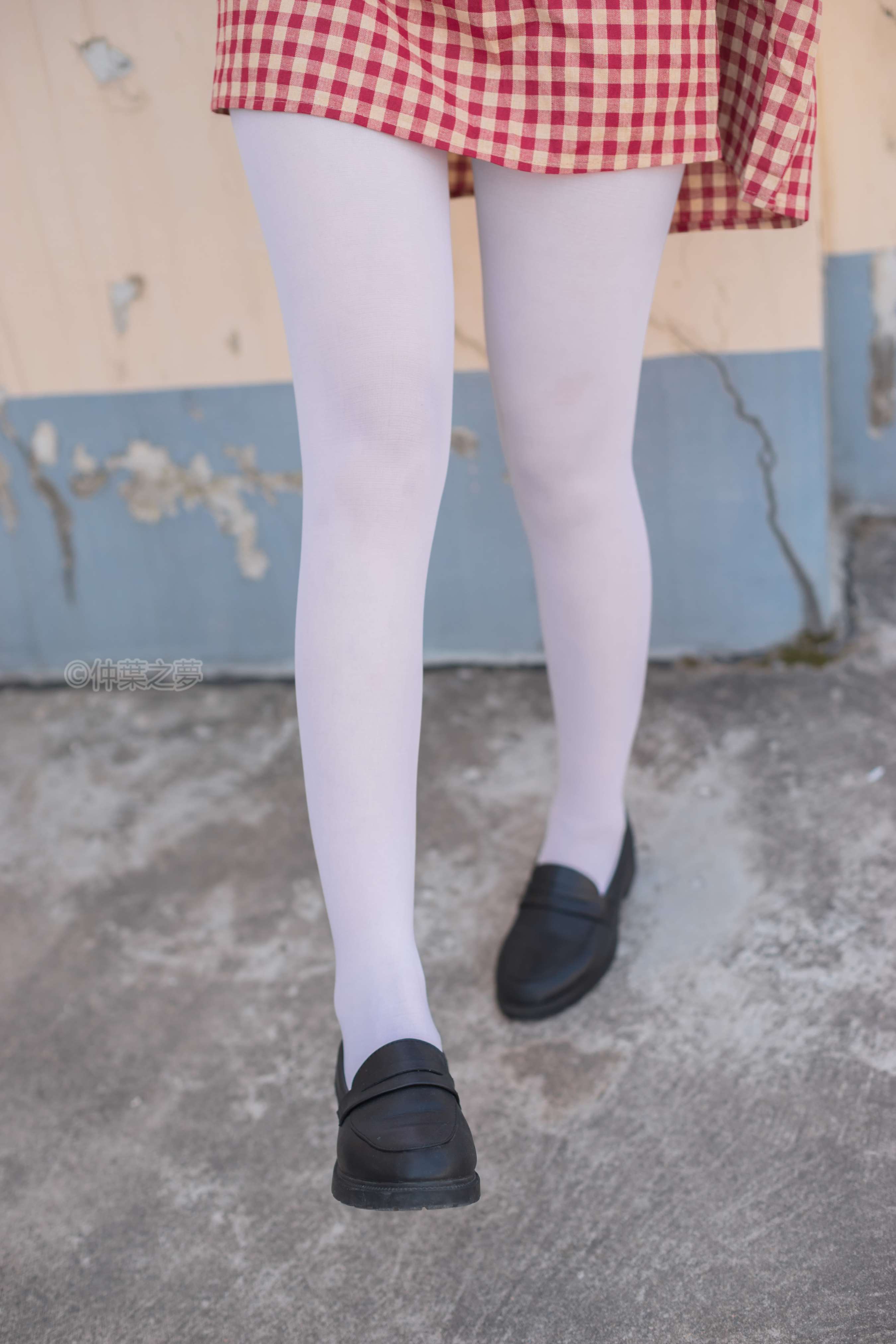 《日系学妹格子裙の白丝脚》作品图