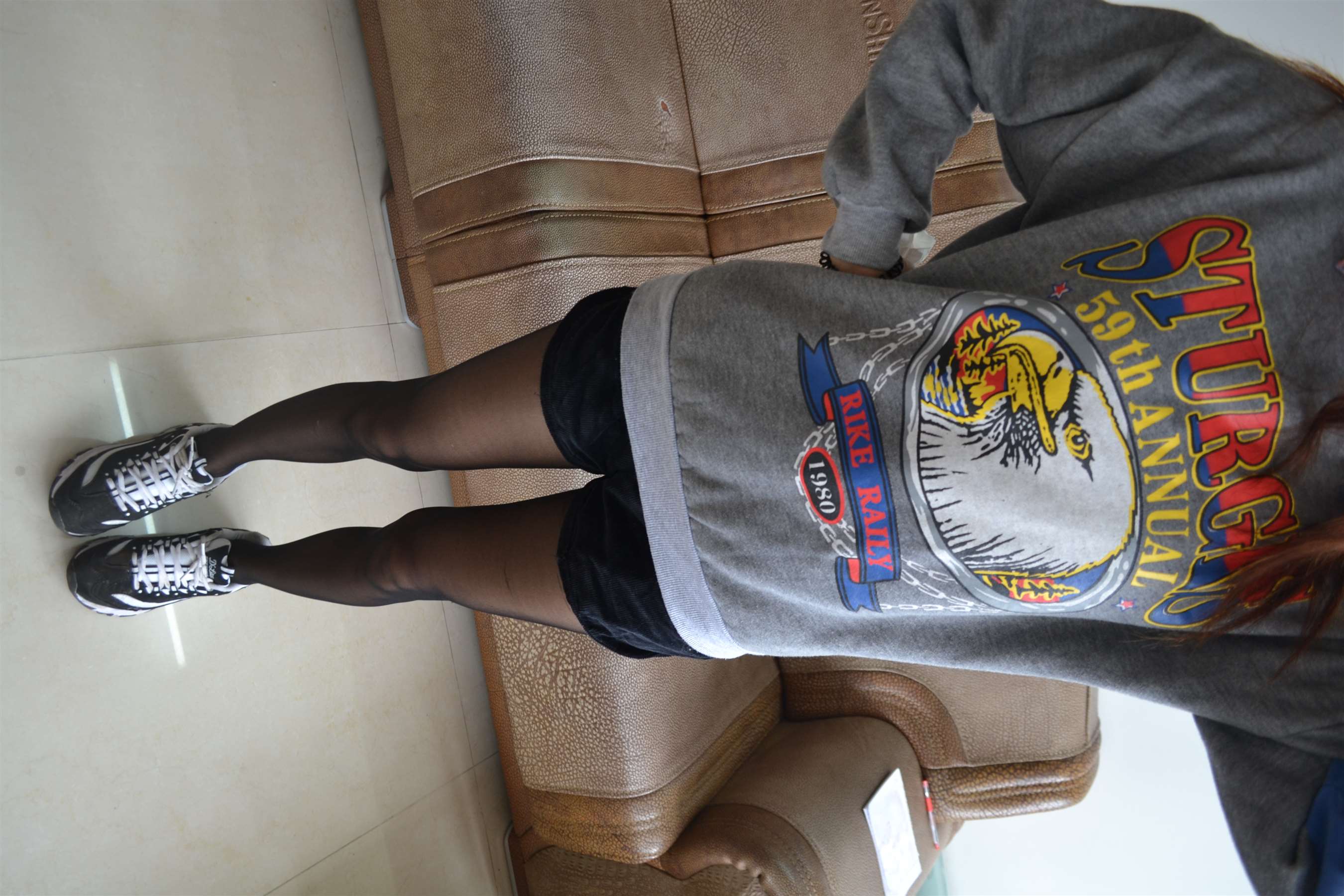 《雨婷的黑丝脚》作品图