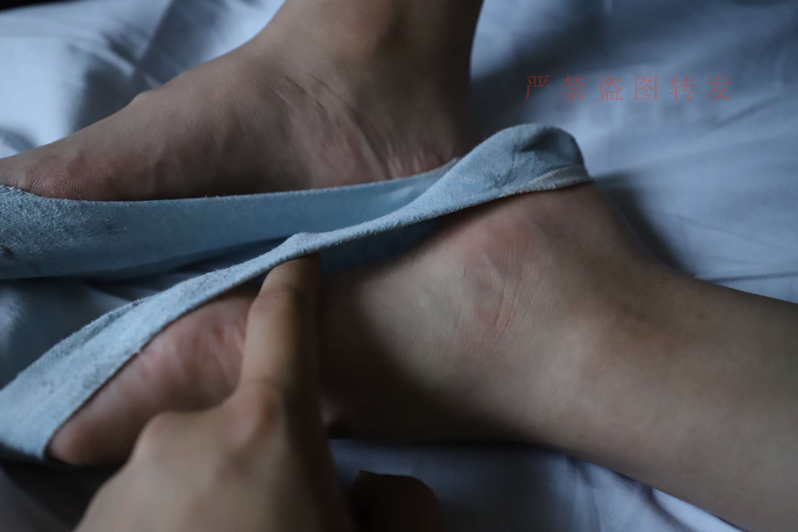 《列车上船袜四眼妹》作品图