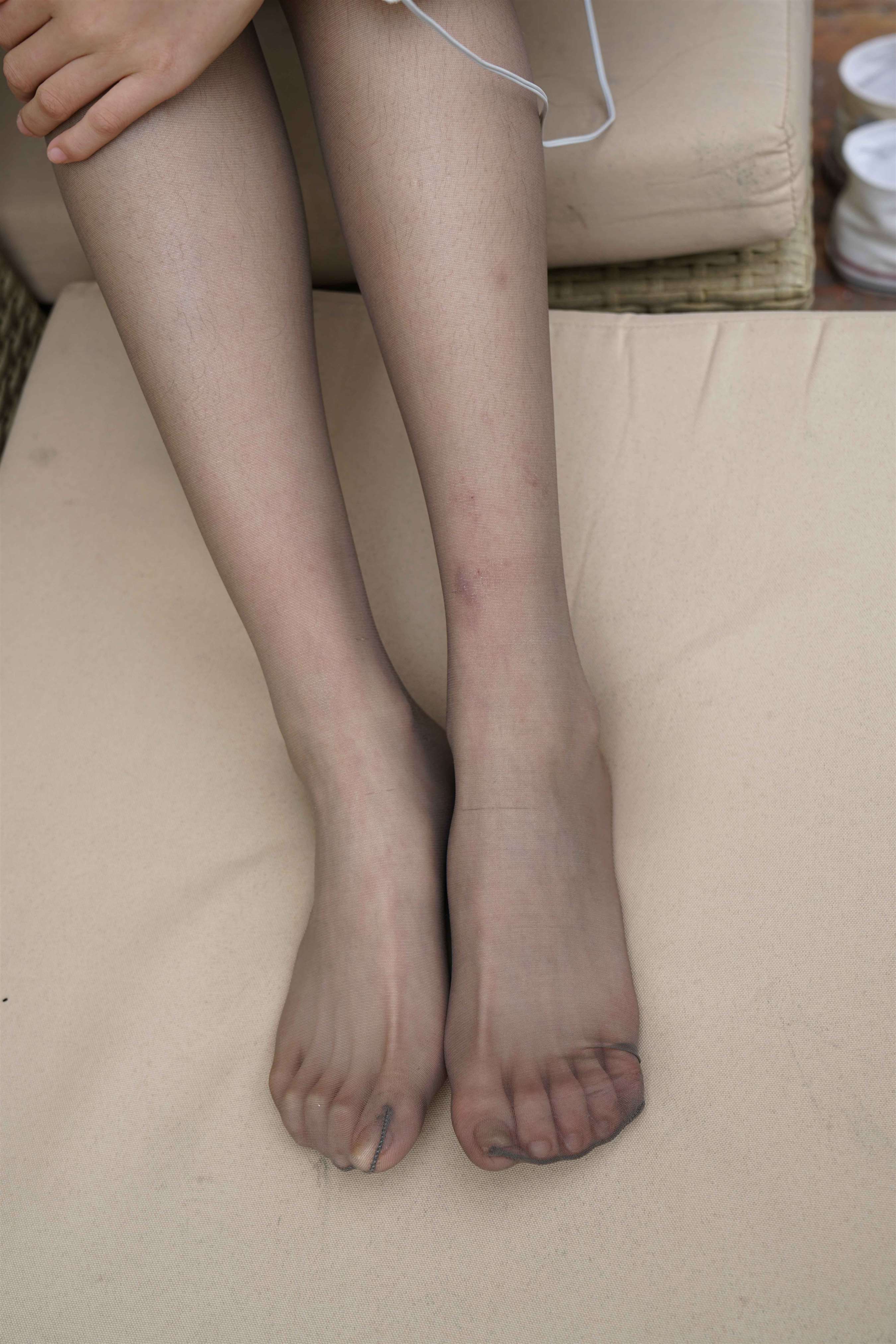 《小霞无处安置的长腿丝足》作品图