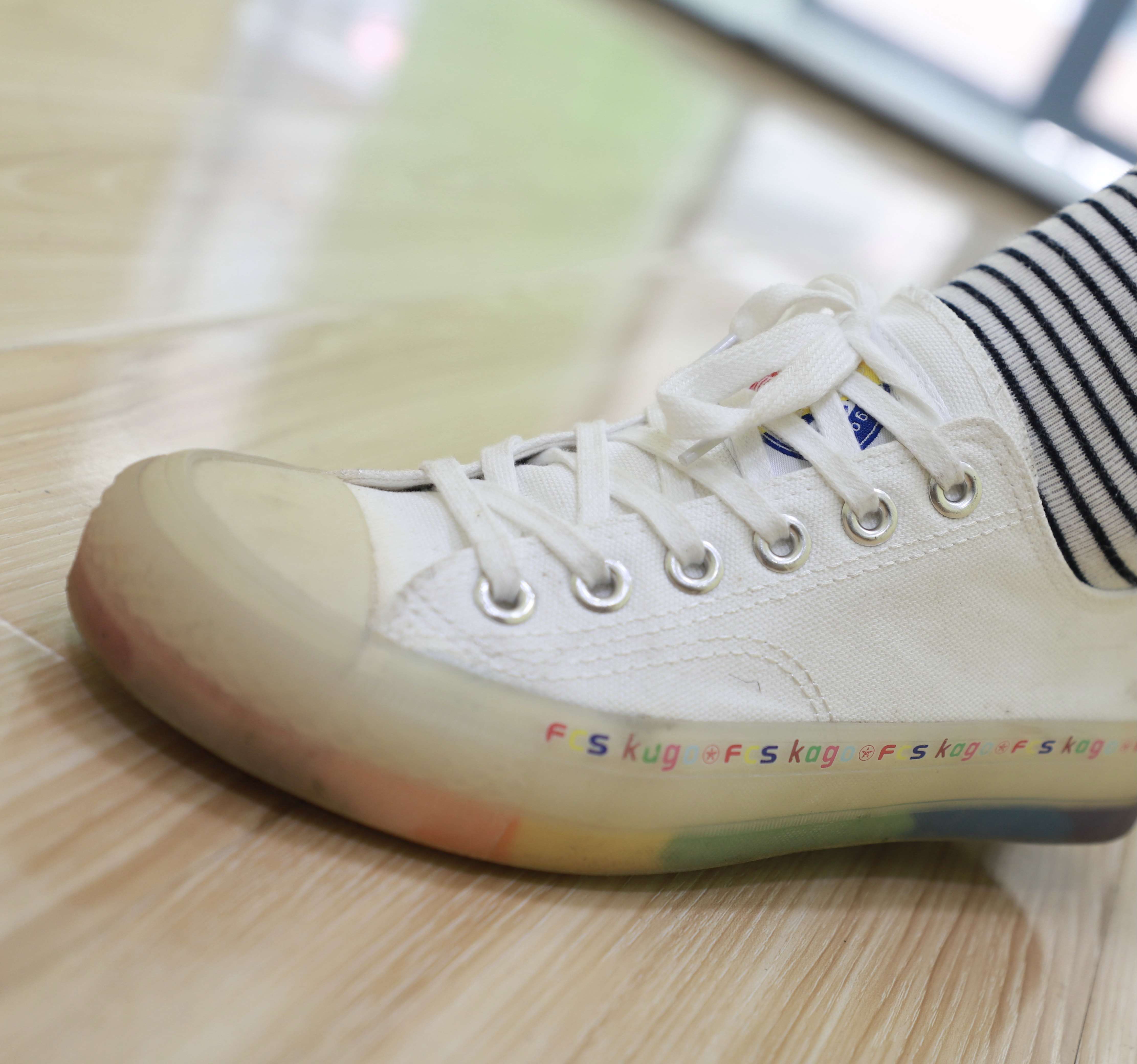 《黑色连衣裙の棉袜脚》作品图