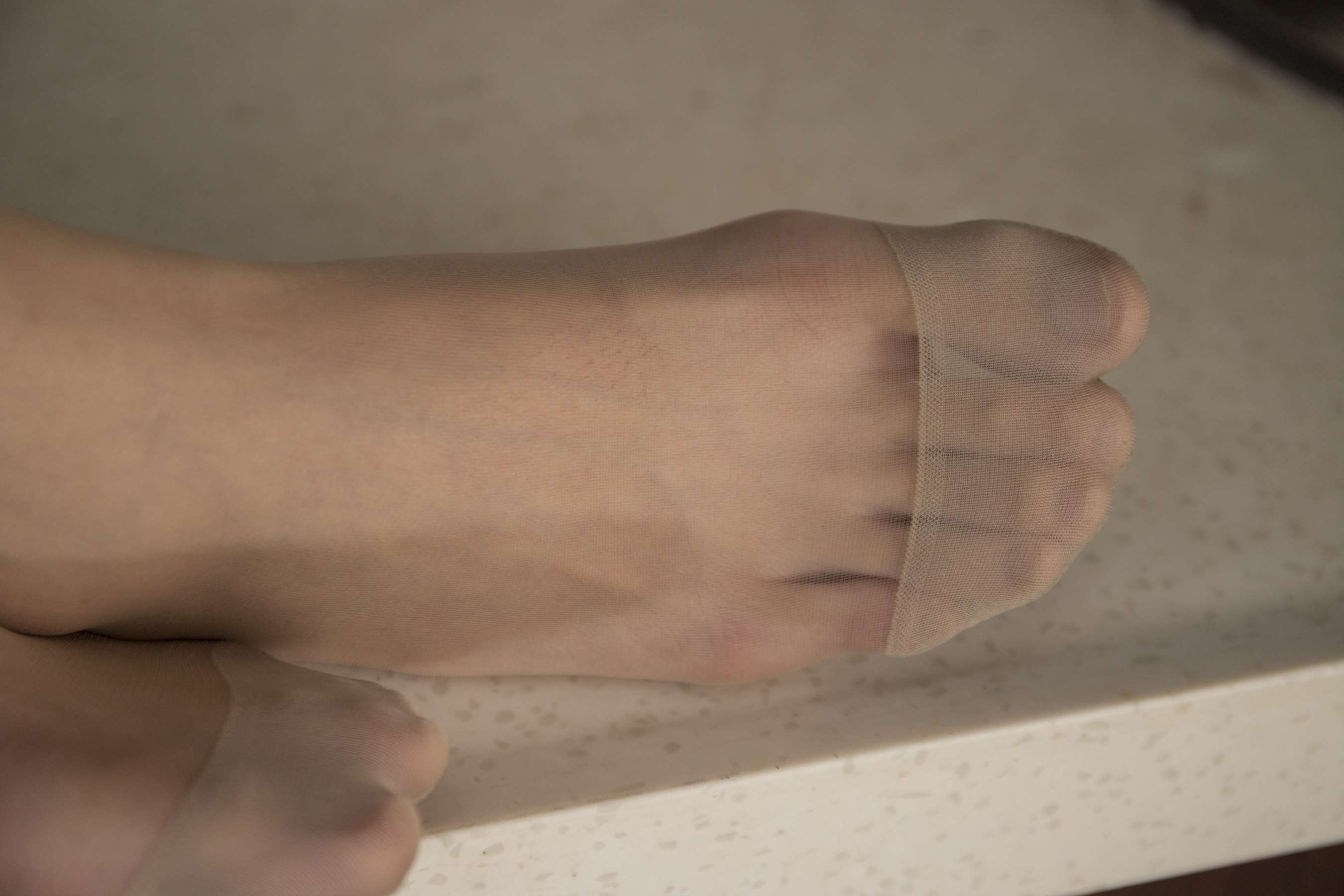 《露露厨房秀性感丝袜脚丫》作品图