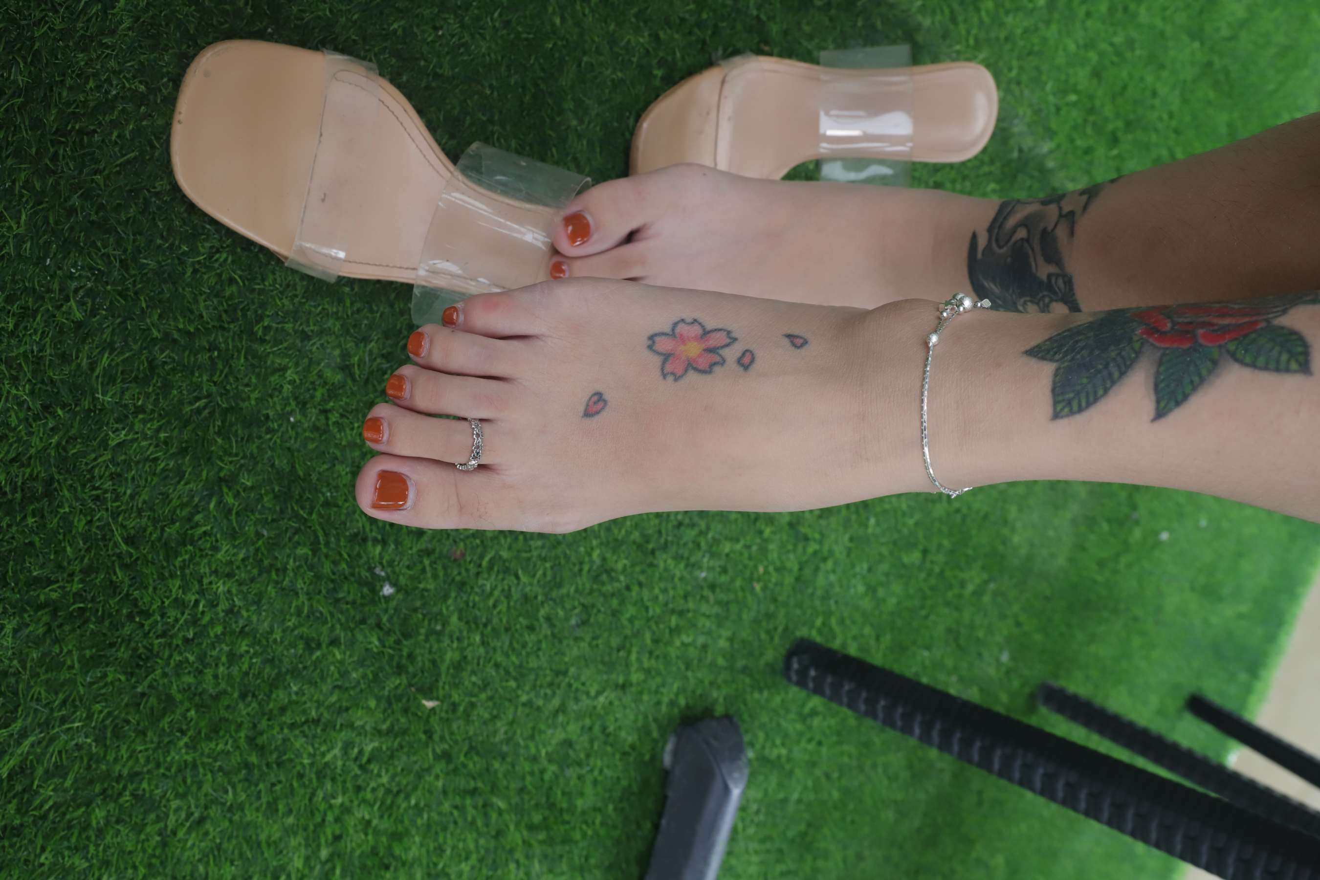 《拍完照顺便给小娴来个足底按摩》作品图