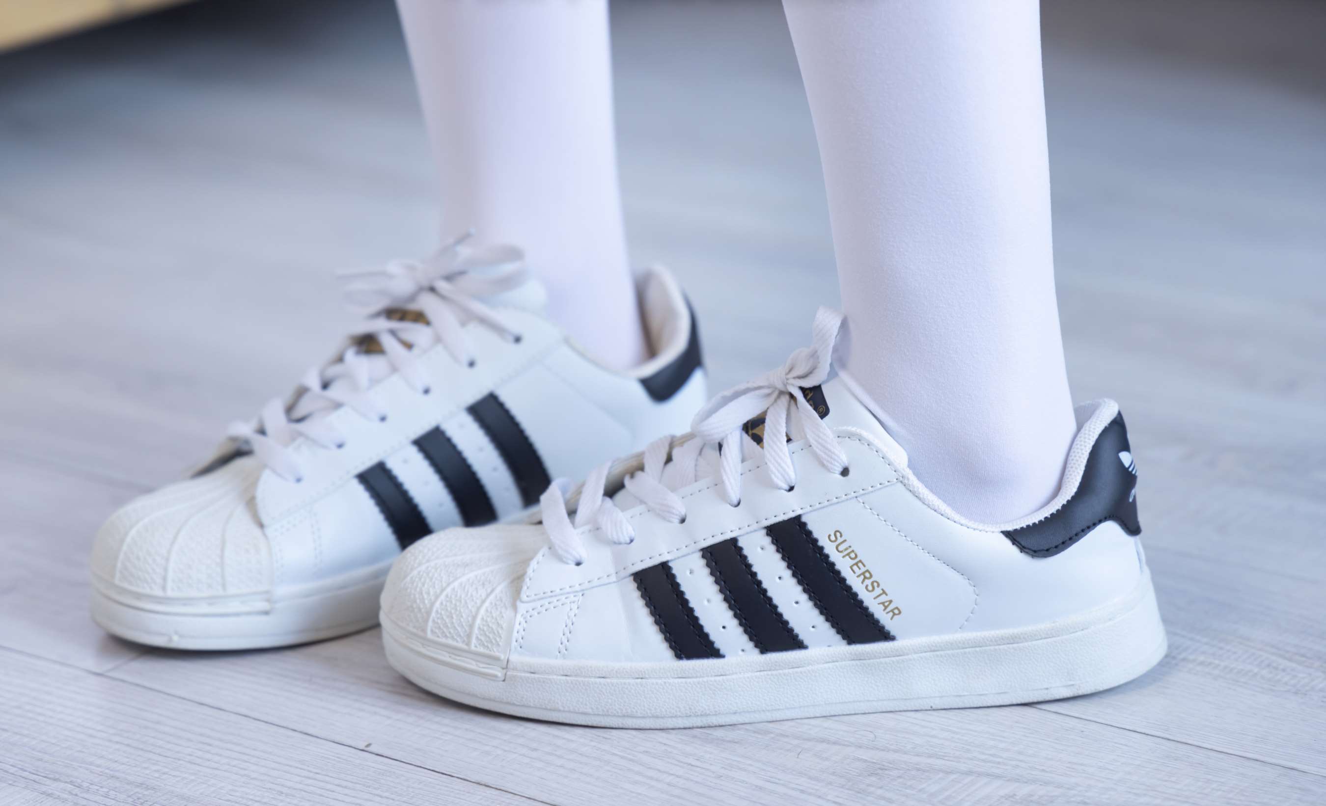 《果冻-黑白丝脚丫》作品图