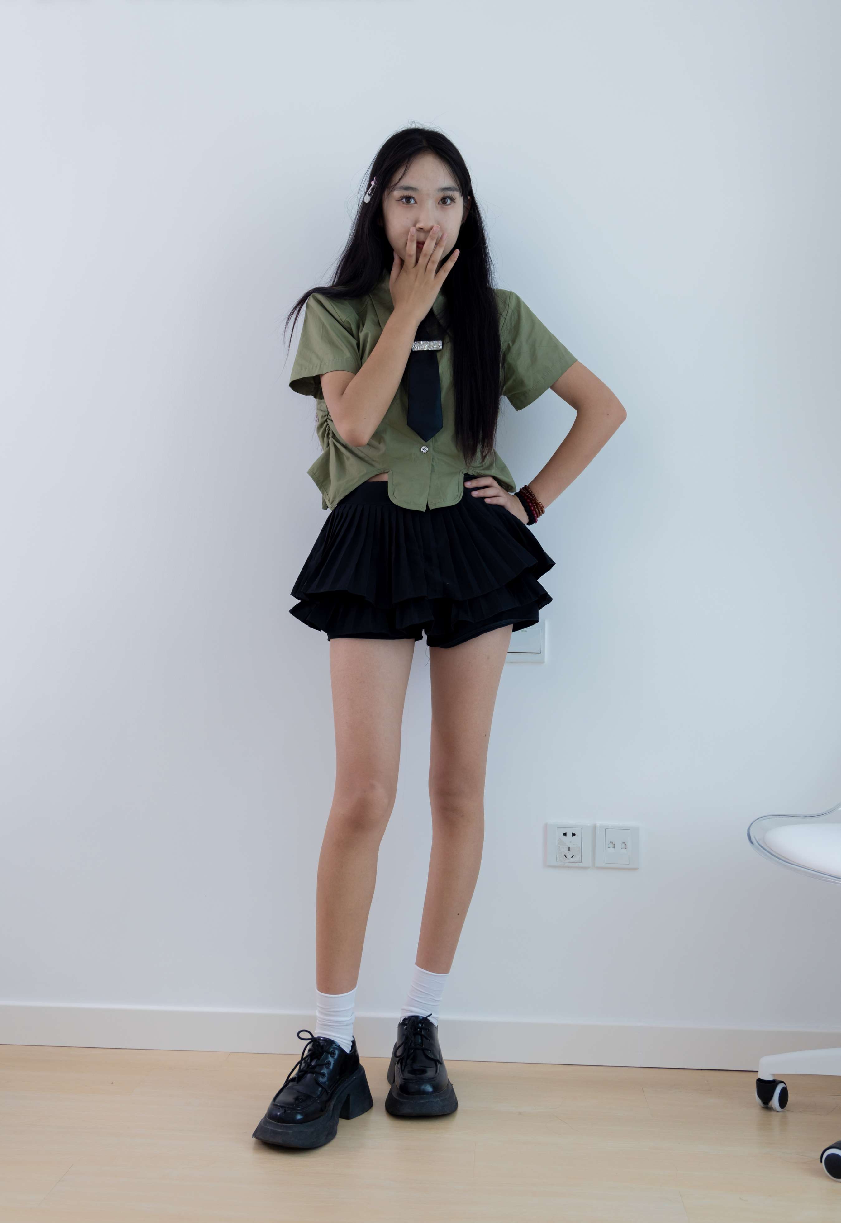 《登登皮鞋の白棉袜脚丫》作品图