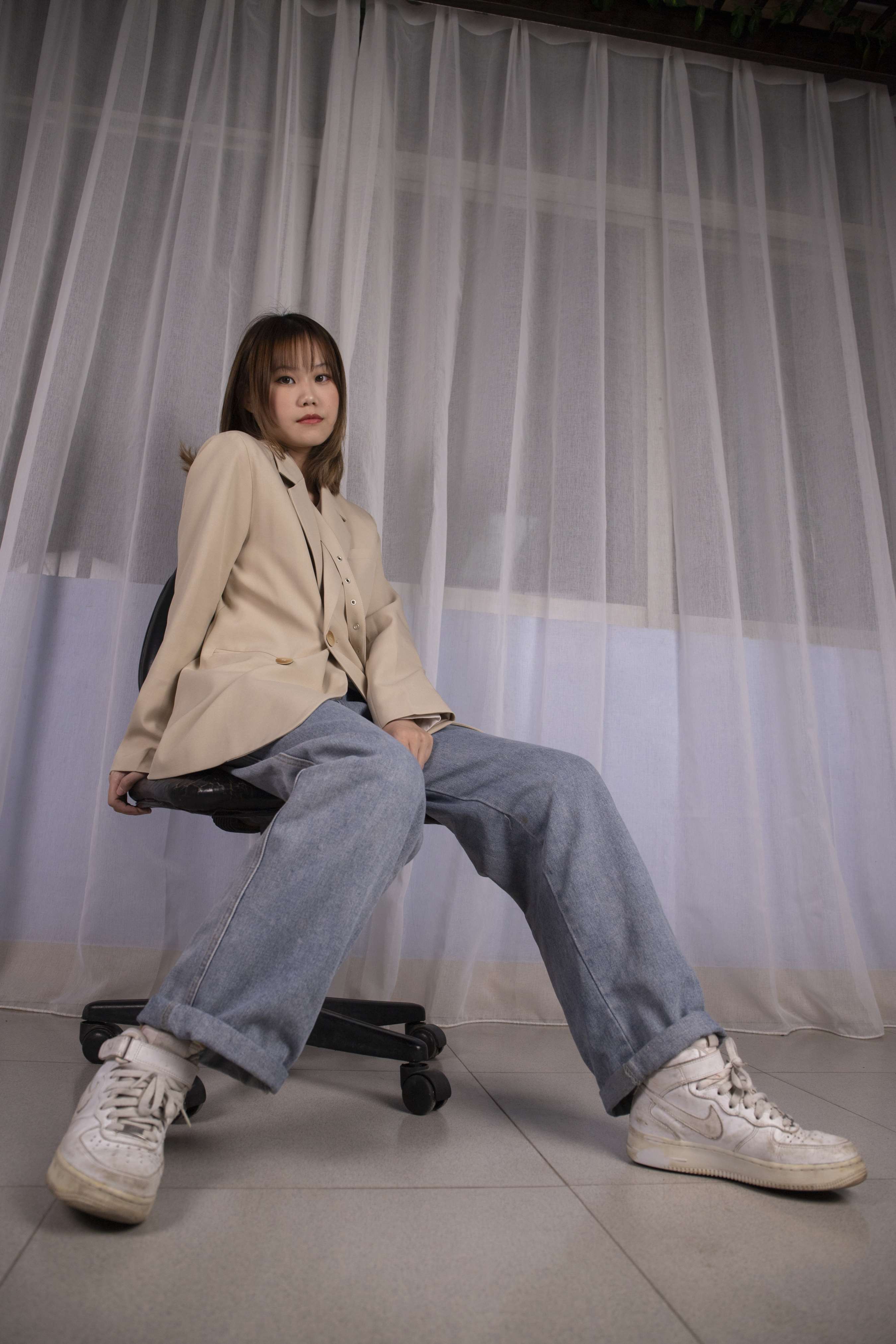 《高颜值莉莉的鞋子真脏啊【套图+4K视频】》作品图