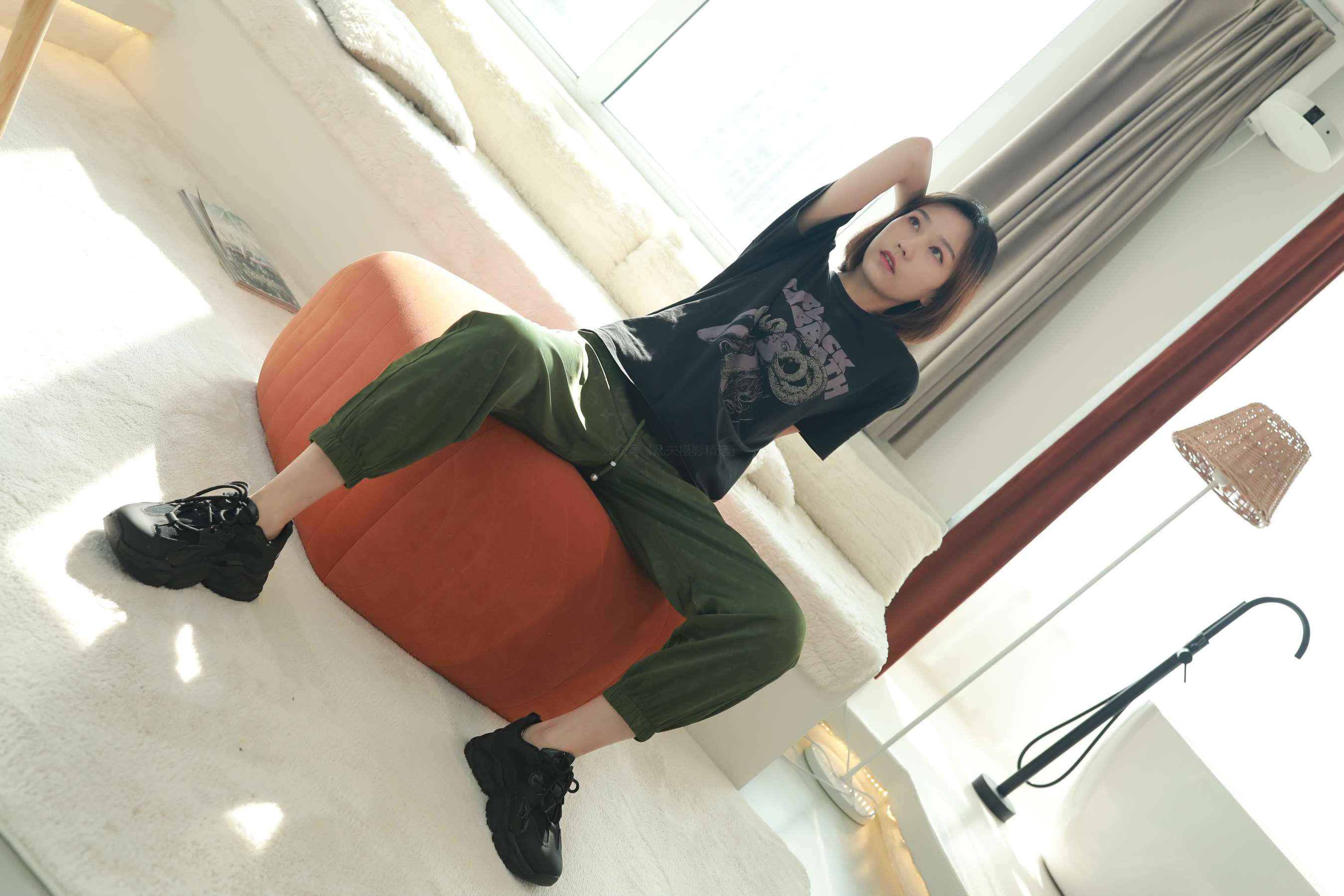 《子轩板鞋船袜裸足》作品图