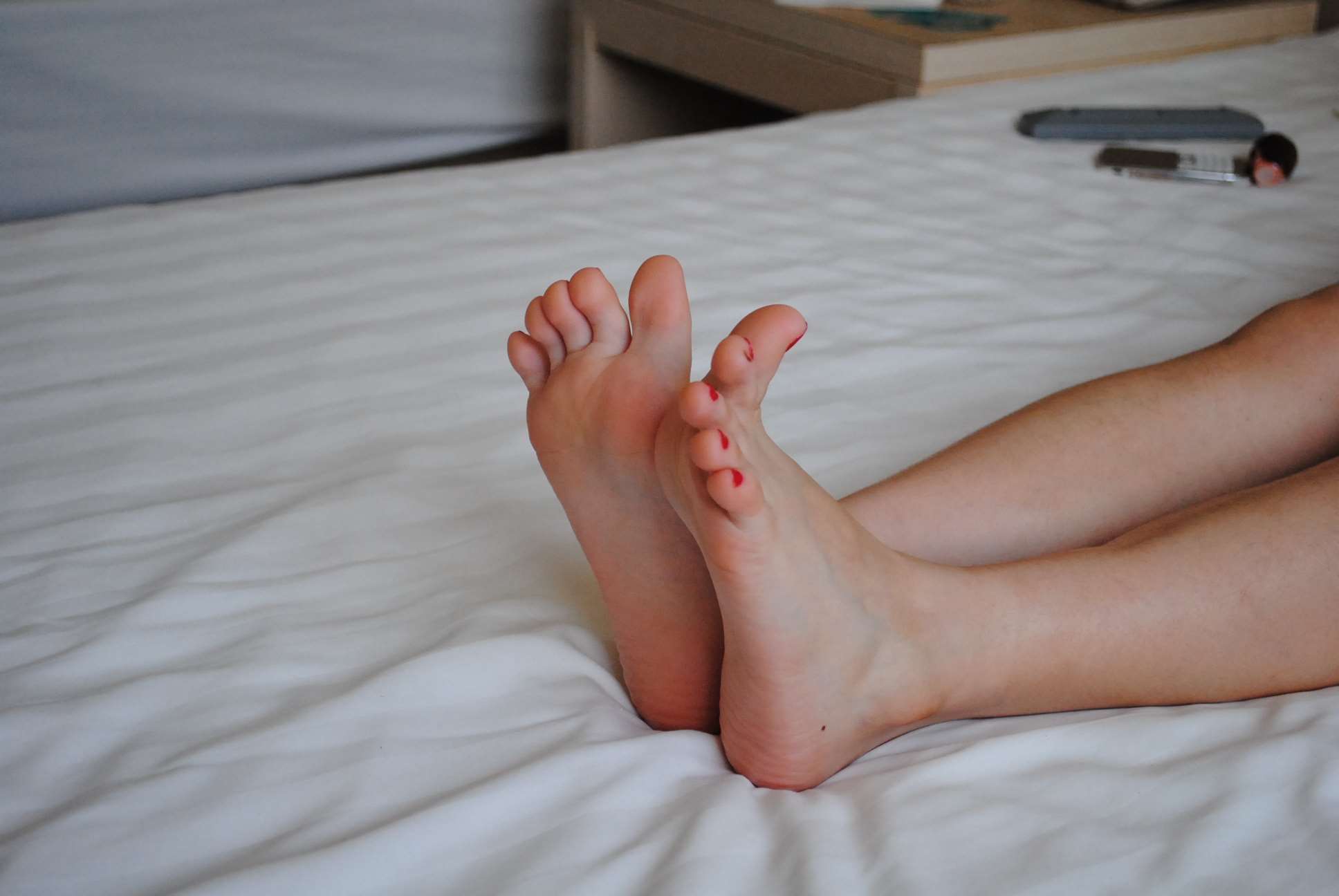 《人字拖の红甲嫩足》作品图