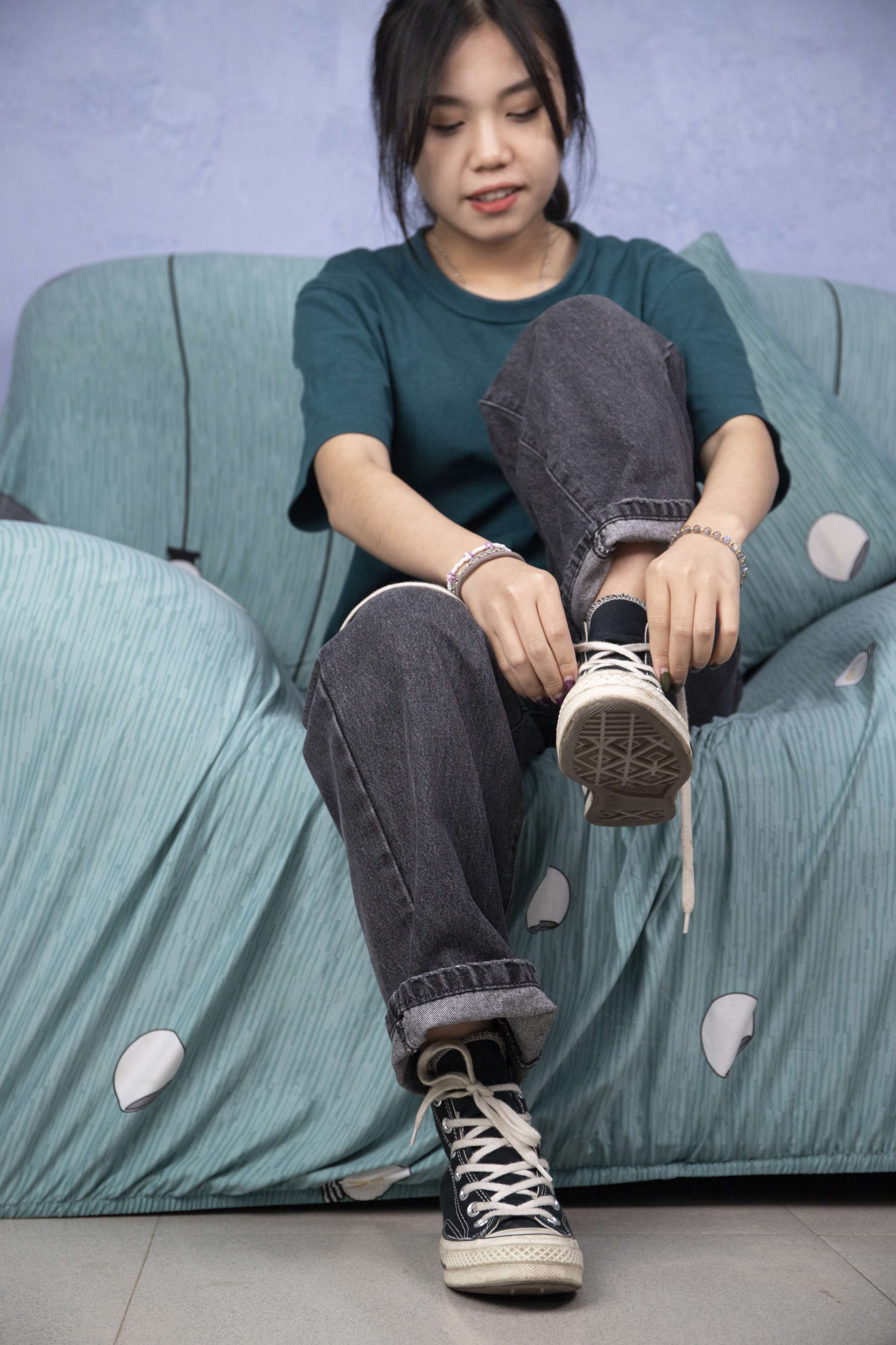 《小溪帆布鞋の棉袜脚丫》作品图