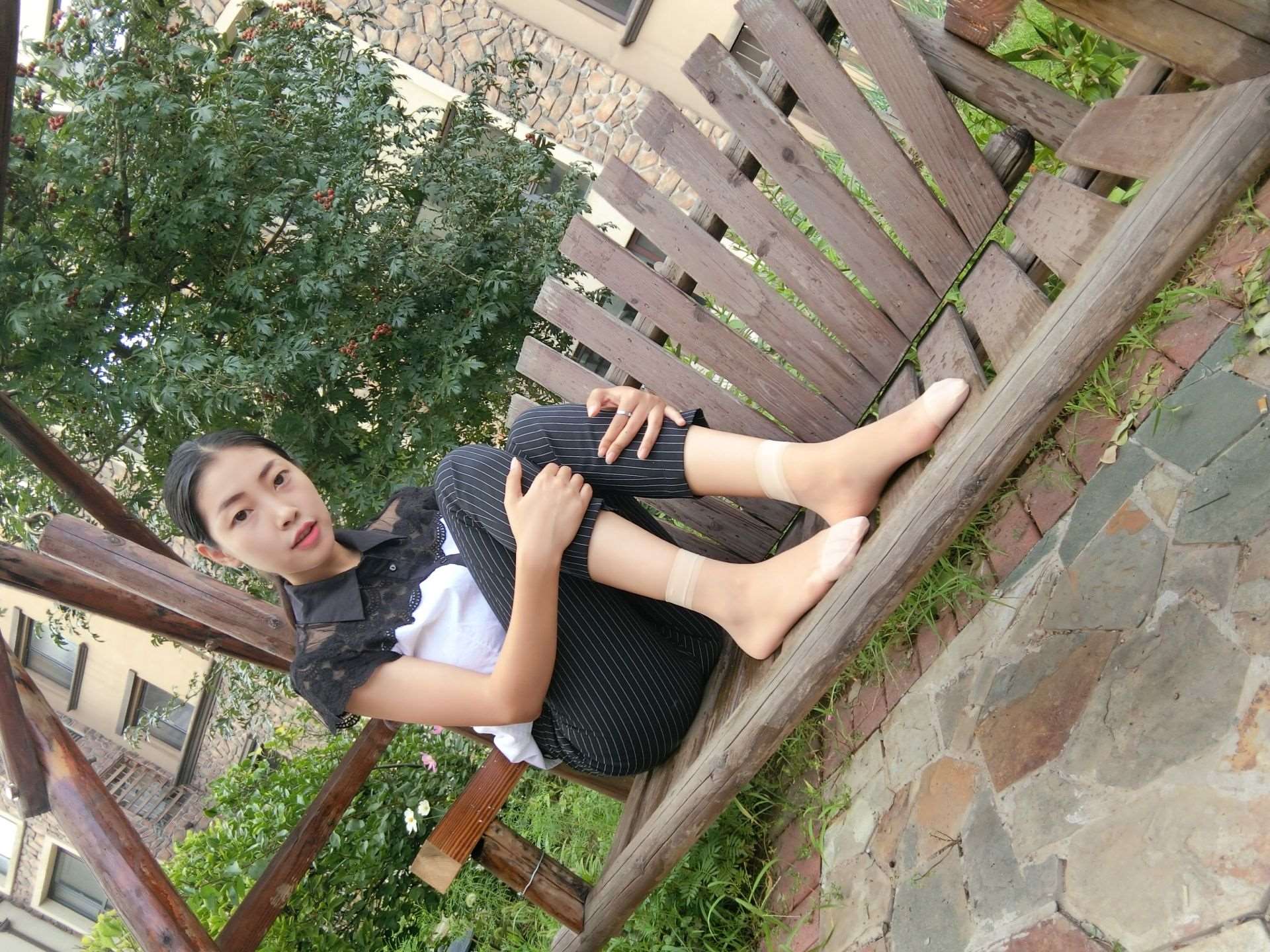 《学妹的短丝脚丫》作品图