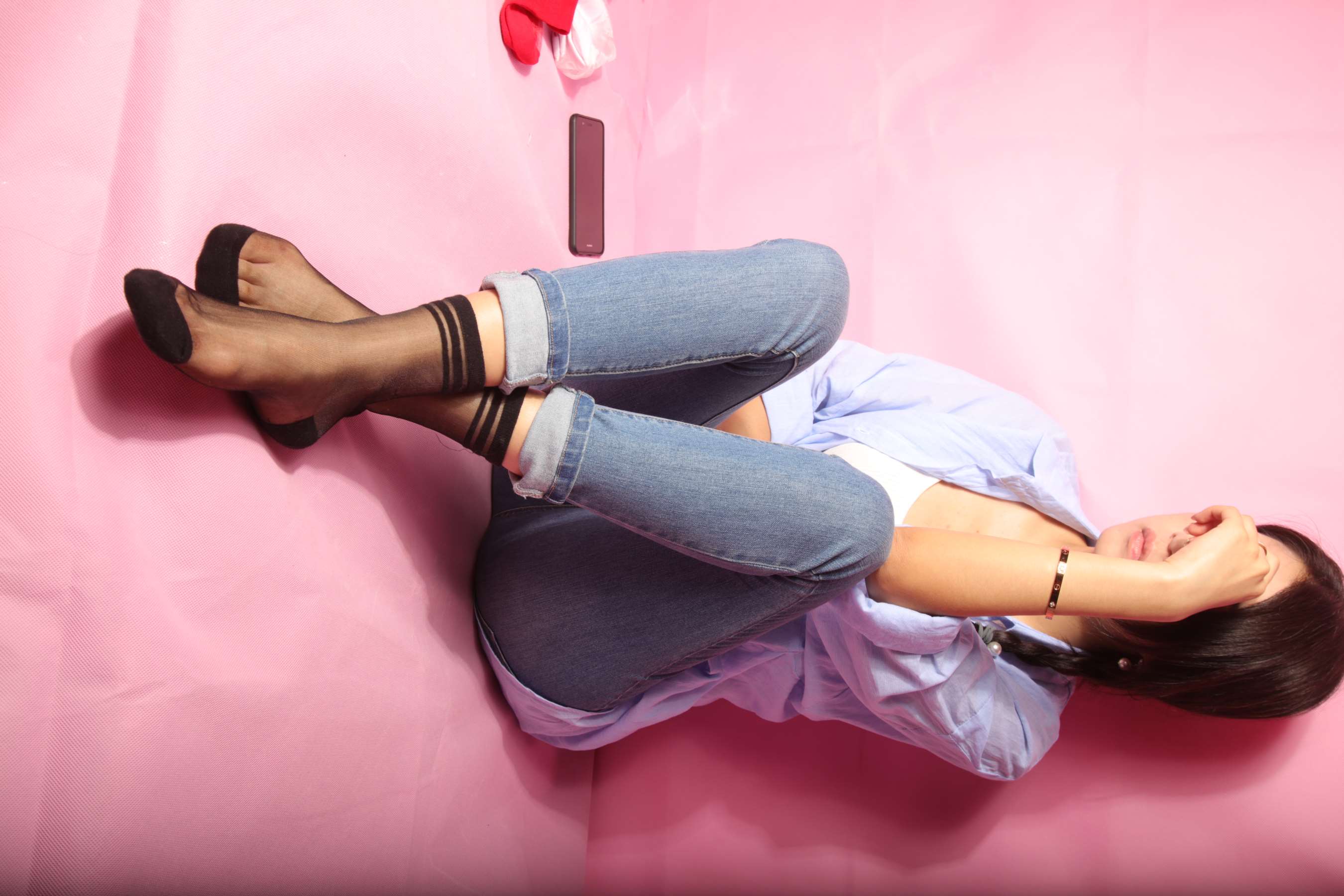 《萱萱少女穿黑冰丝38码脚丫》作品图