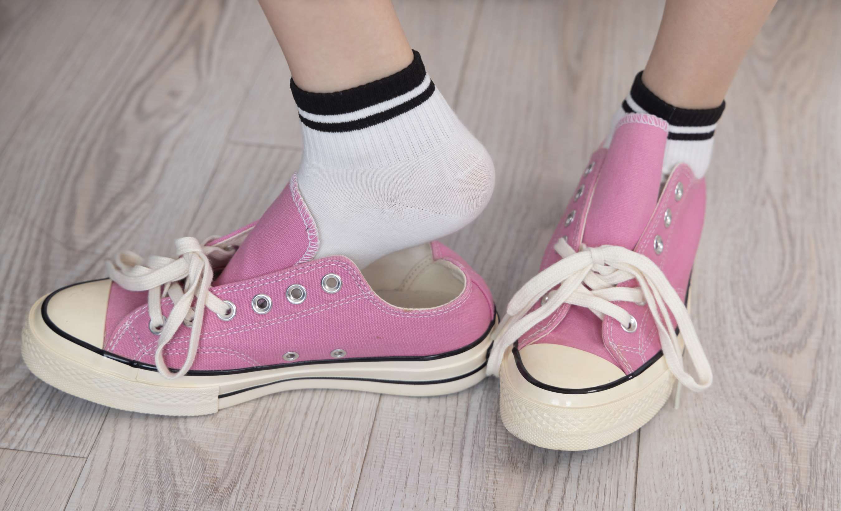 《稚予-板鞋、皮鞋、白棉袜、灰棉袜》作品图