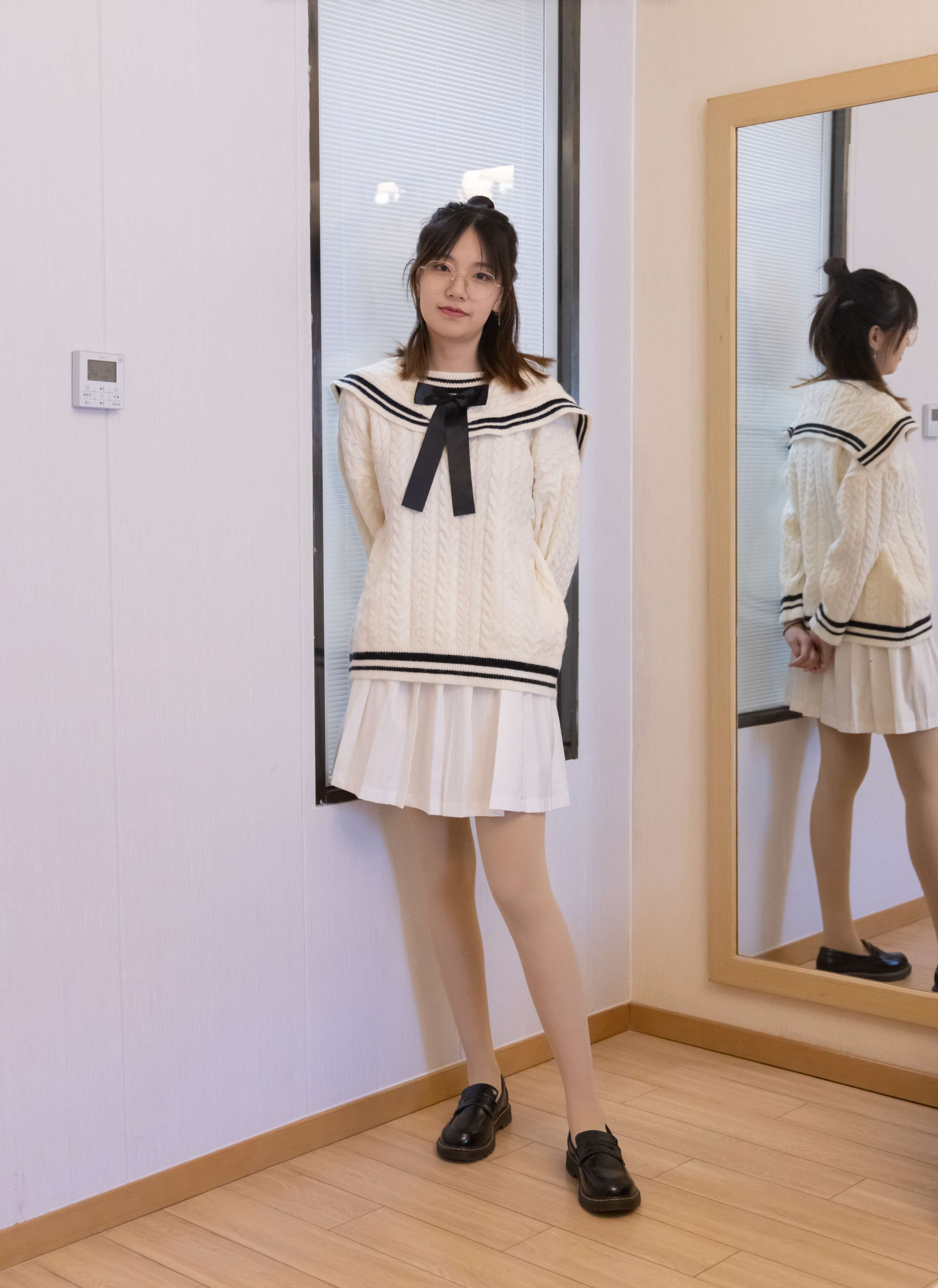 《小甜豆-黑皮鞋の厚肉丝》作品图