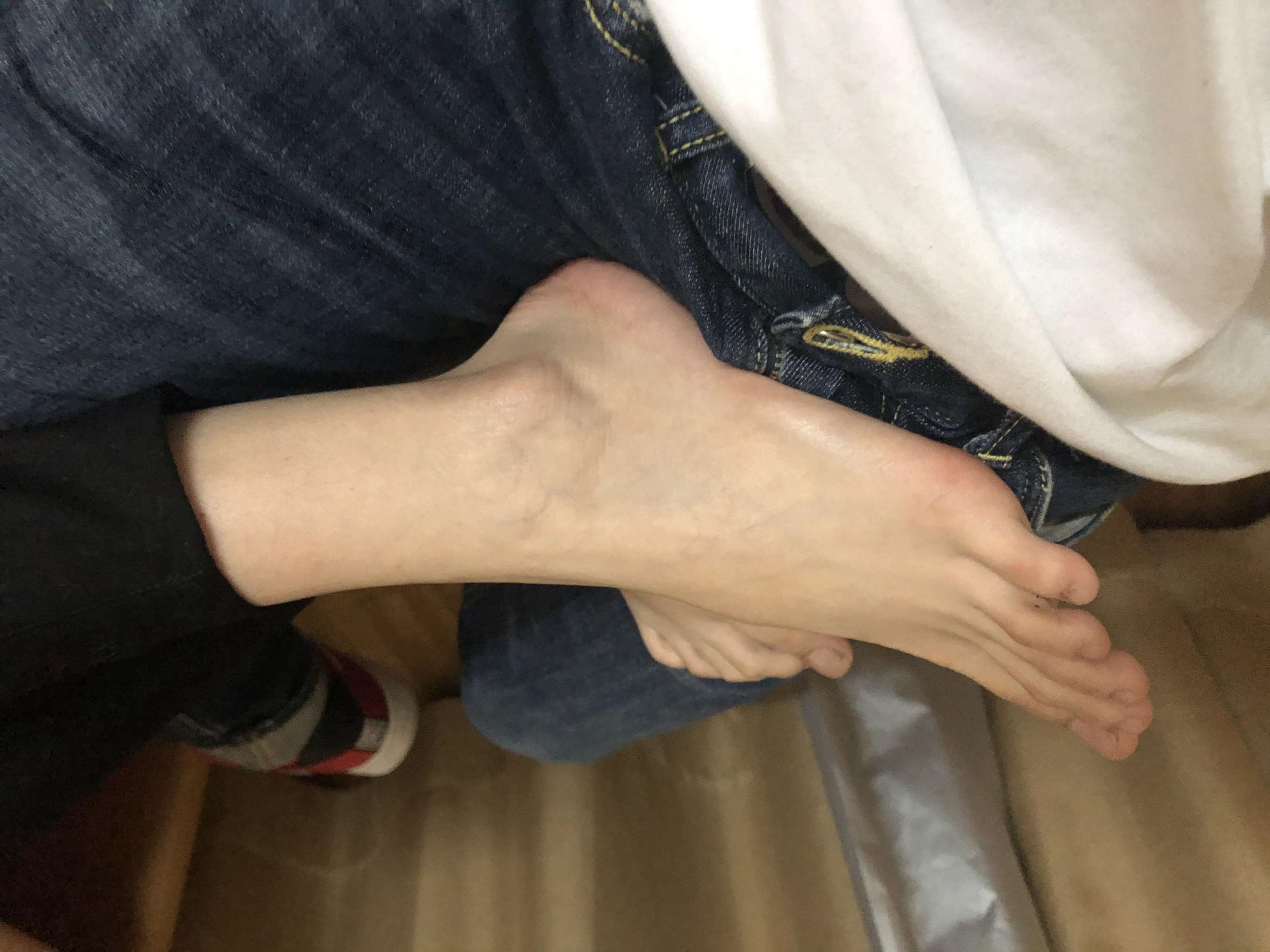 《网红小仙女的细长光脚丫》作品图