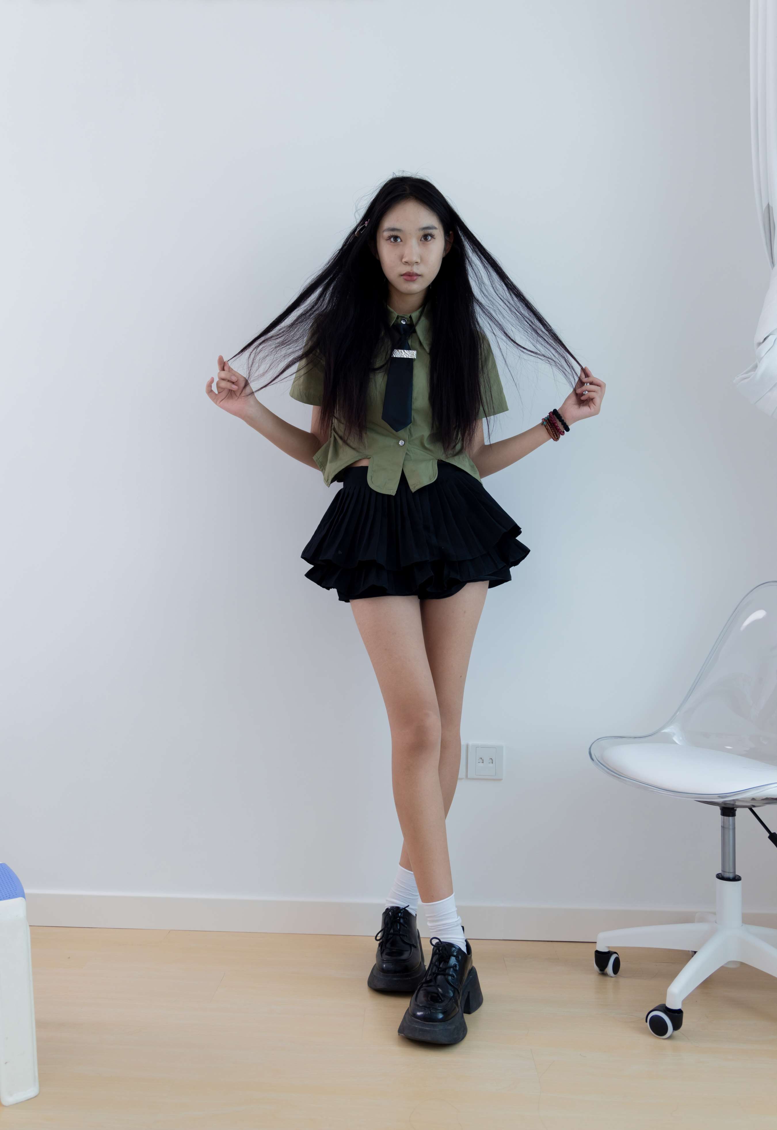 《登登皮鞋の白棉袜脚丫》作品图