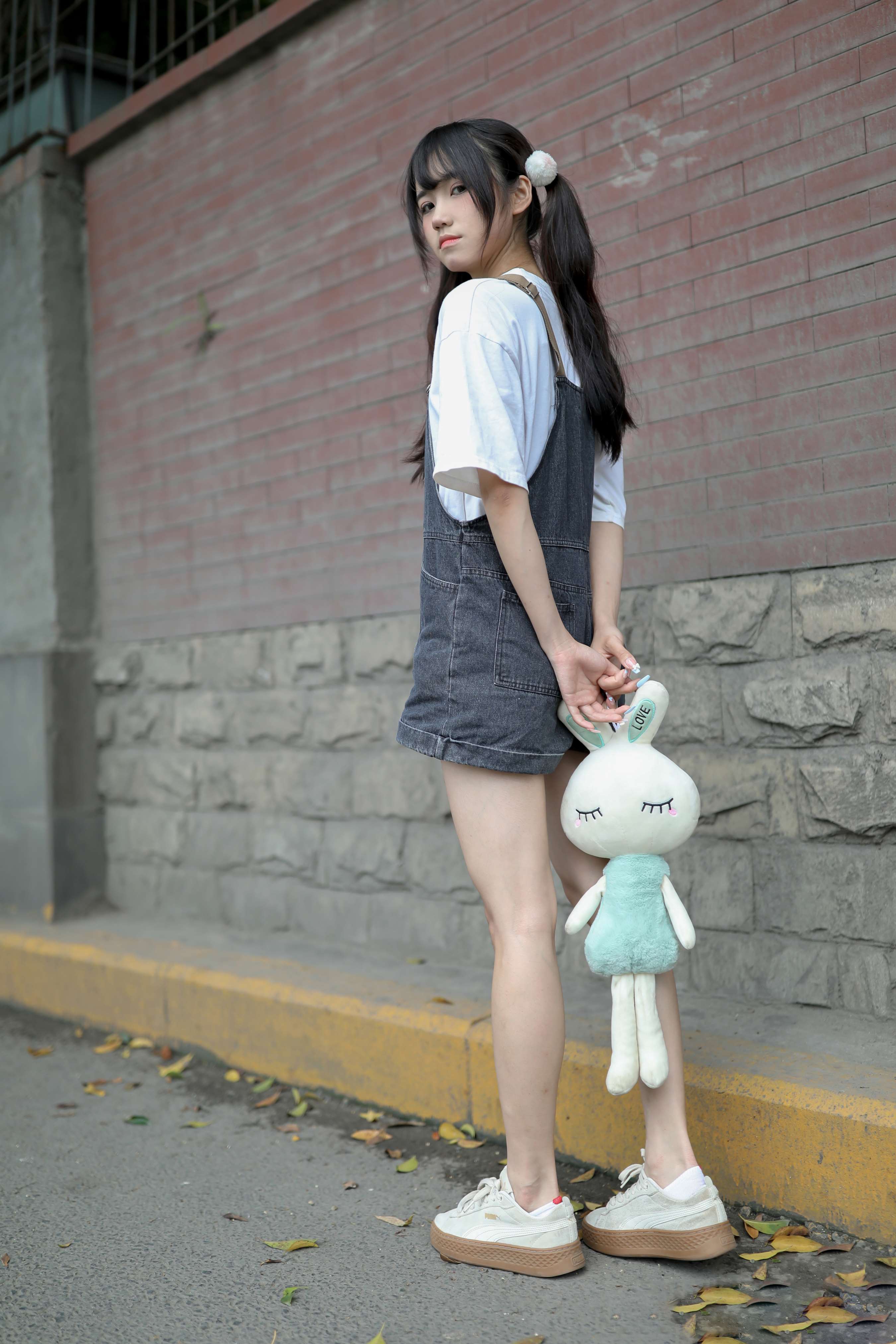 《莹莹船袜脚》作品图