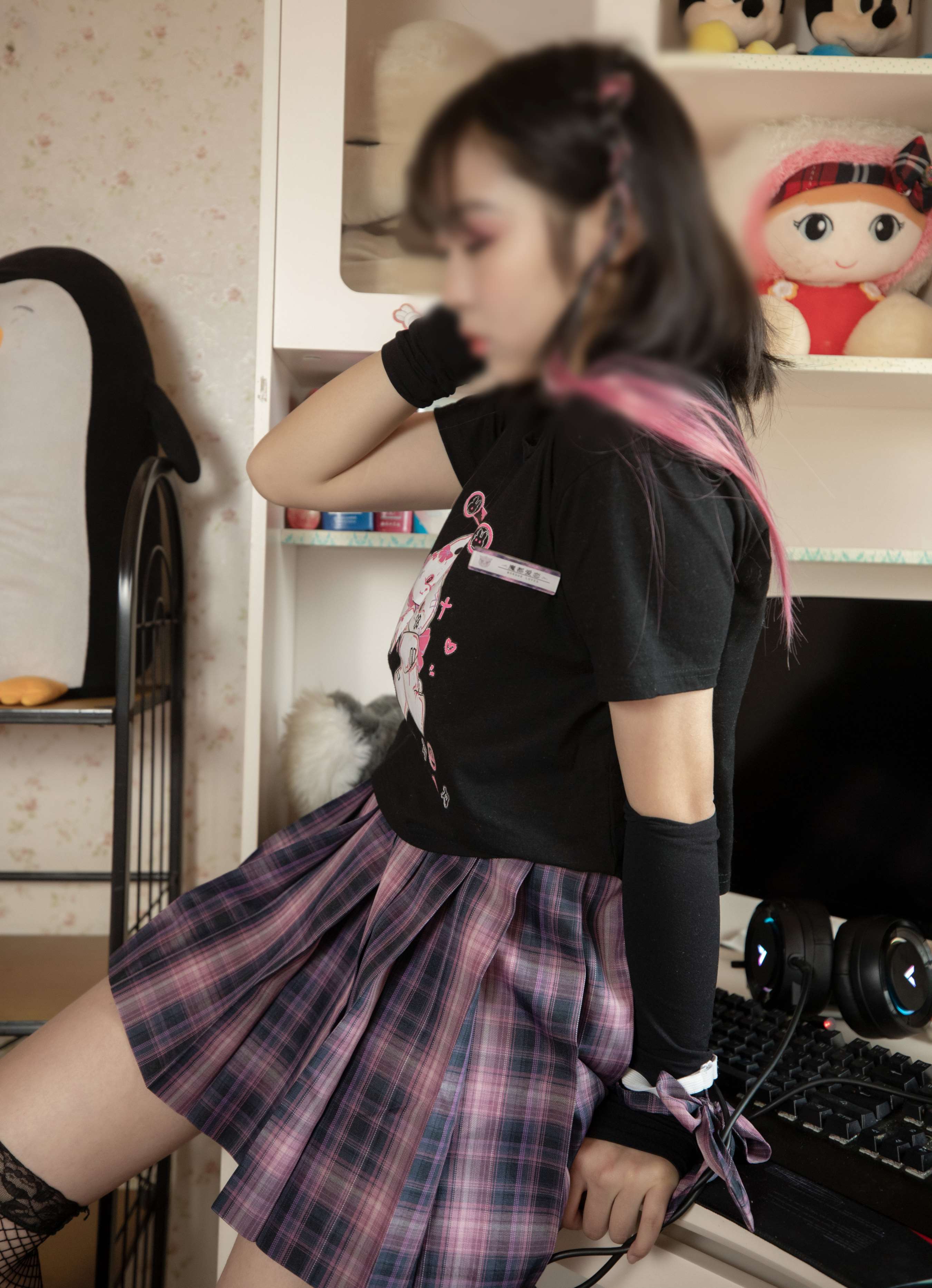 《小南 迷人的黑网袜》作品图