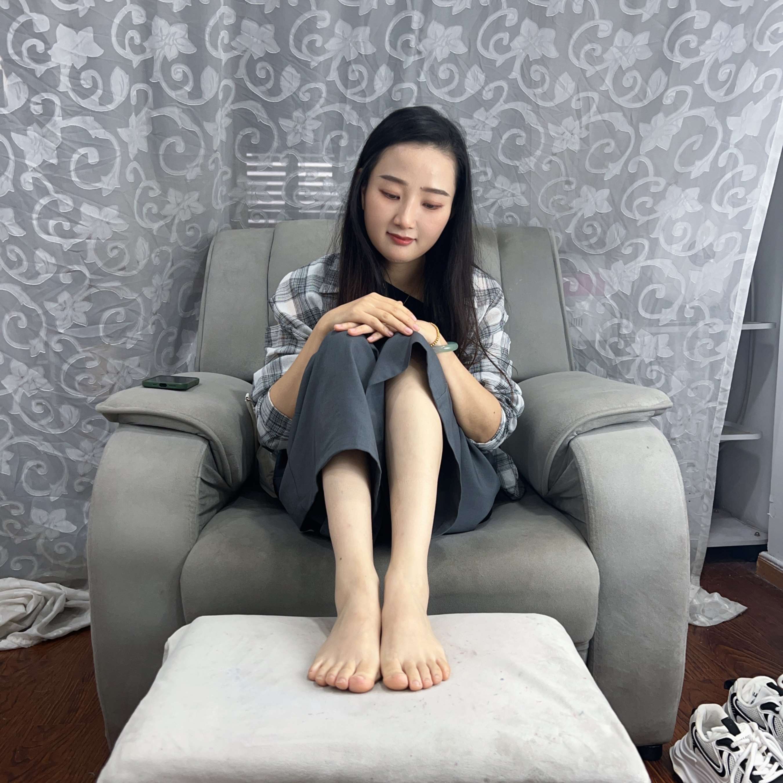 《两个小姐姐的赤足》作品图