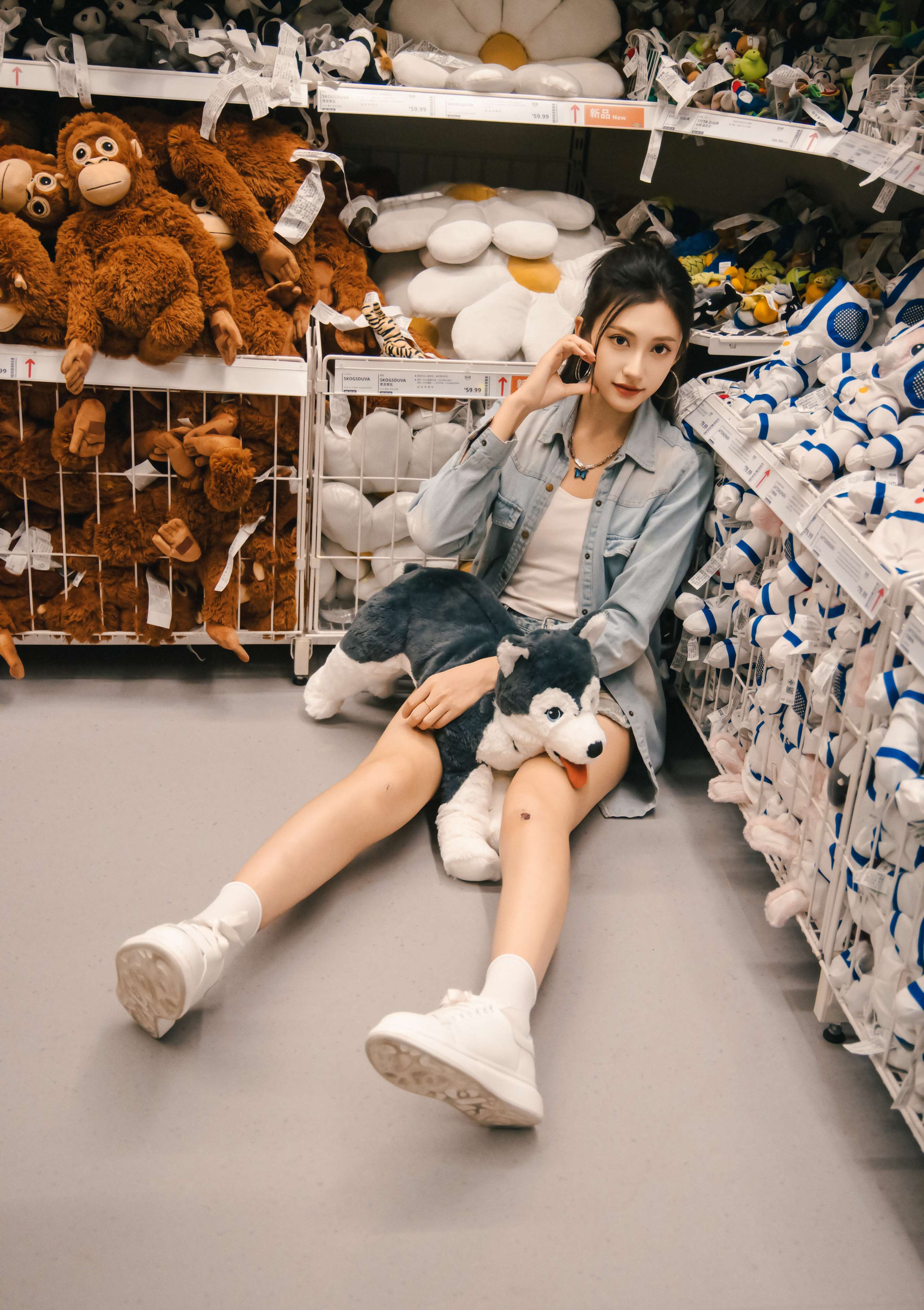 《可乐 板鞋の白棉袜、裸足》作品图