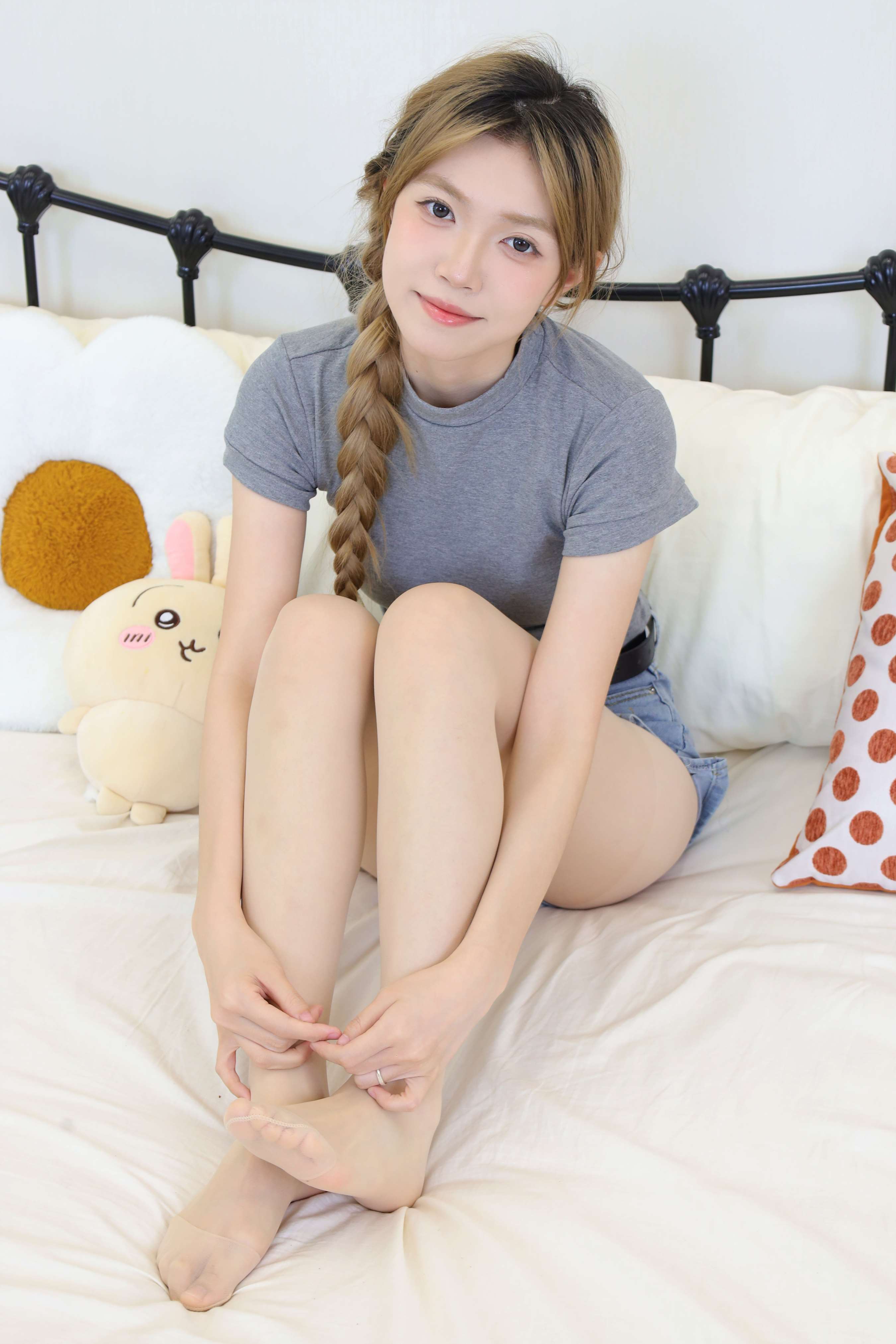 《yuuu 牛仔热裤の丝足》作品图