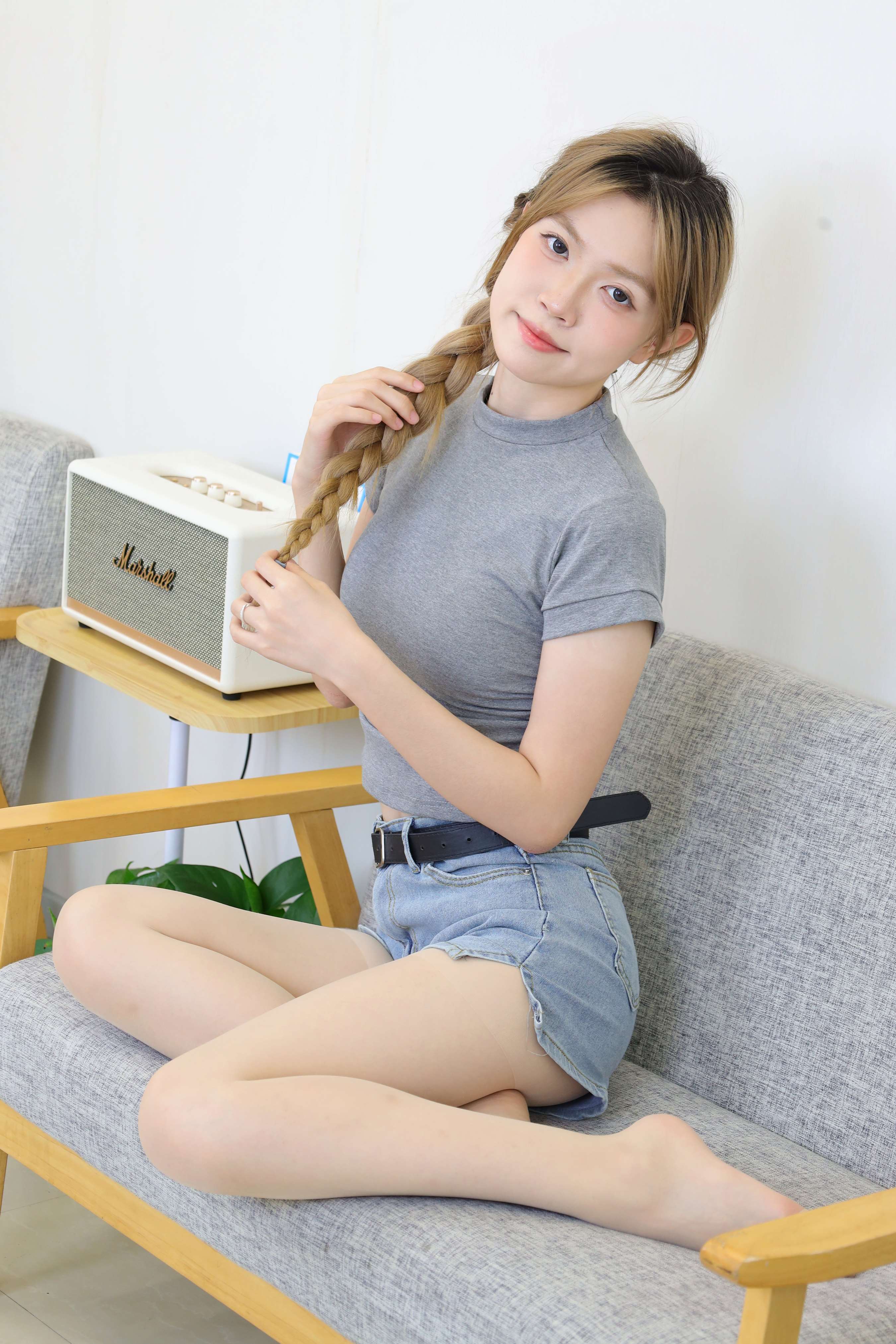 《yuuu 牛仔热裤の丝足》作品图