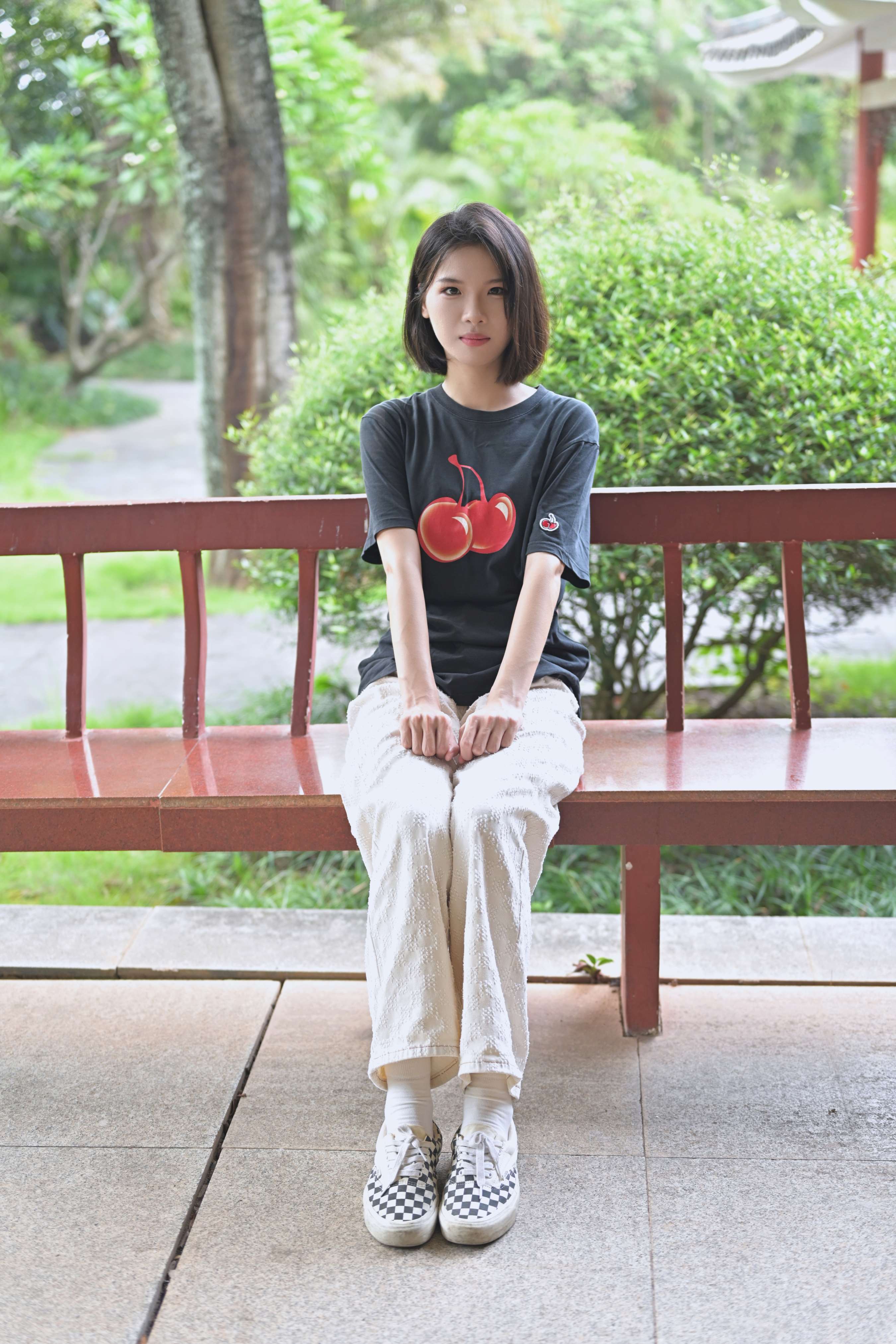 《小姐姐 白棉袜の嫩足》作品图