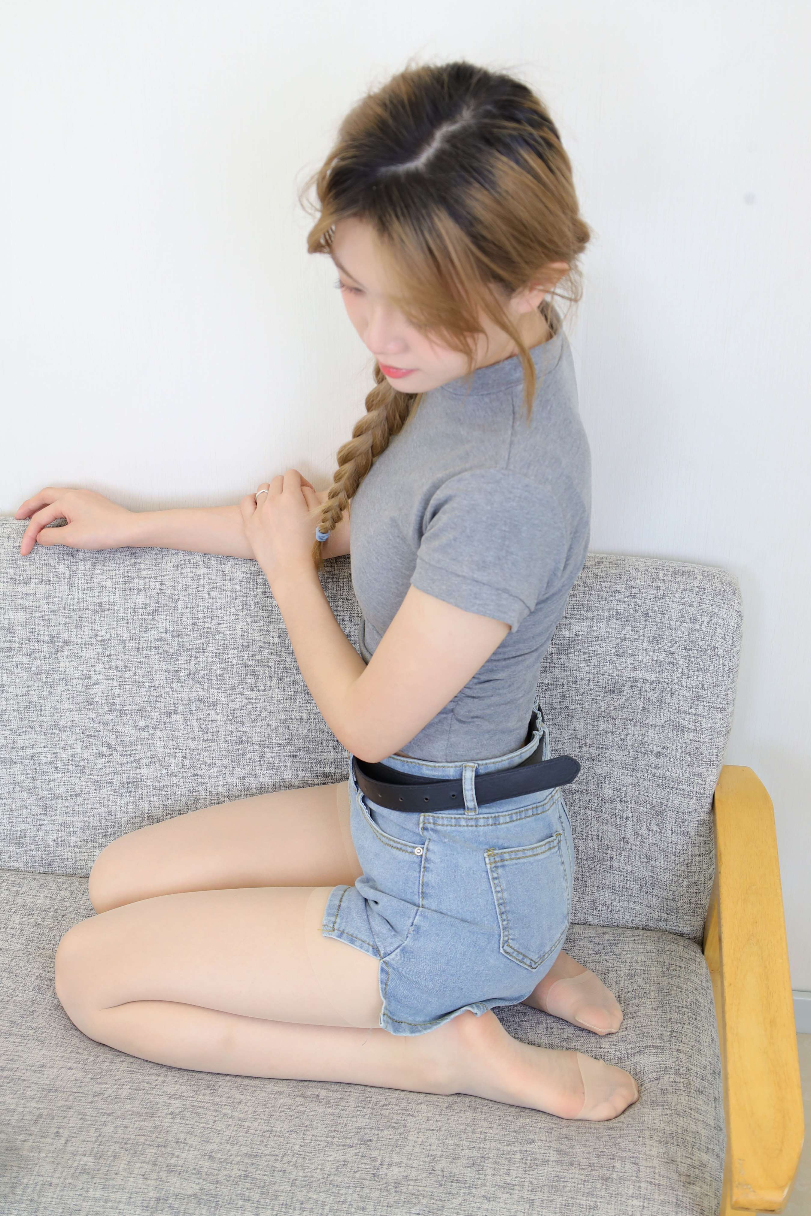 《yuuu 牛仔热裤の丝足》作品图