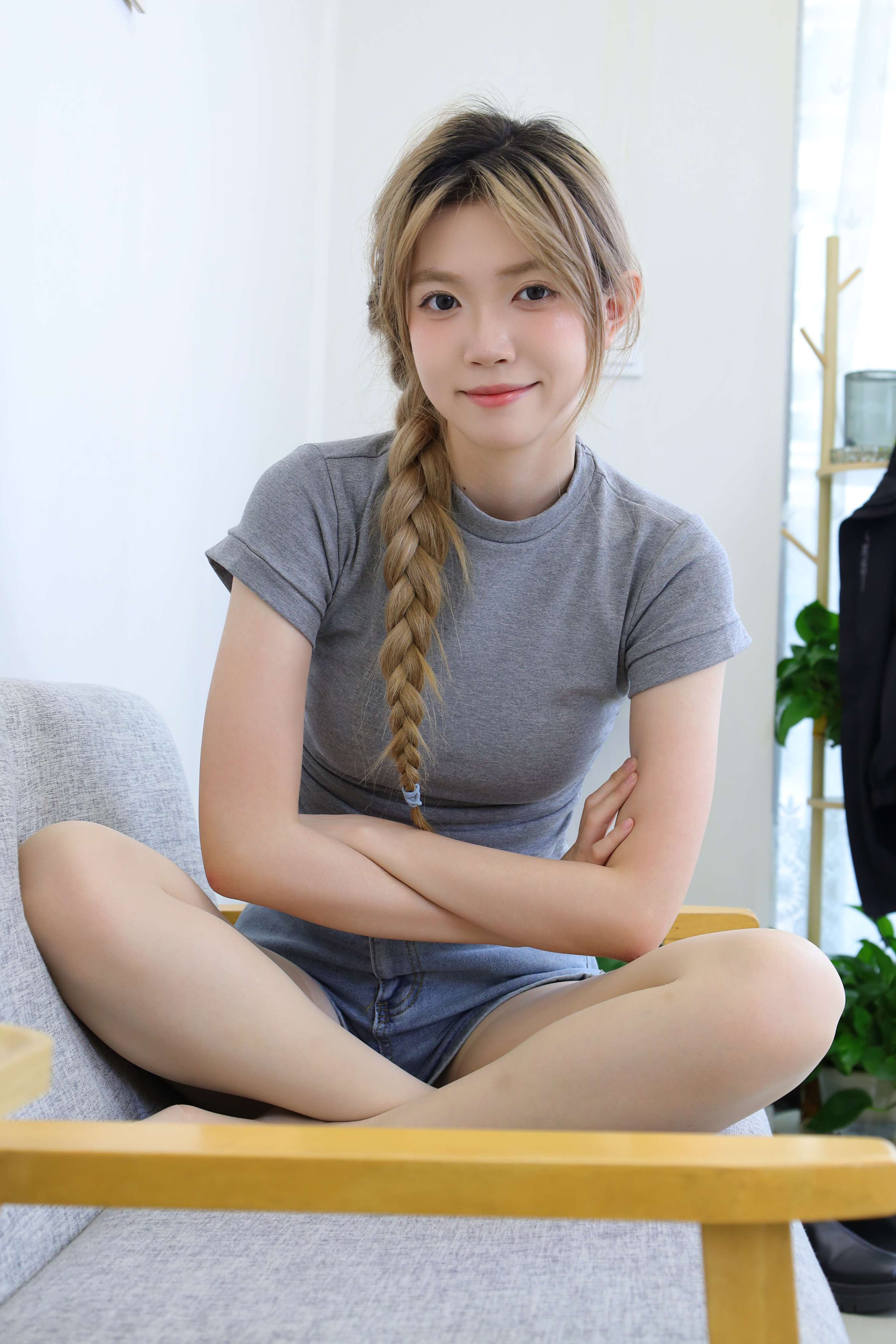 《yuuu 牛仔热裤の丝足》作品图