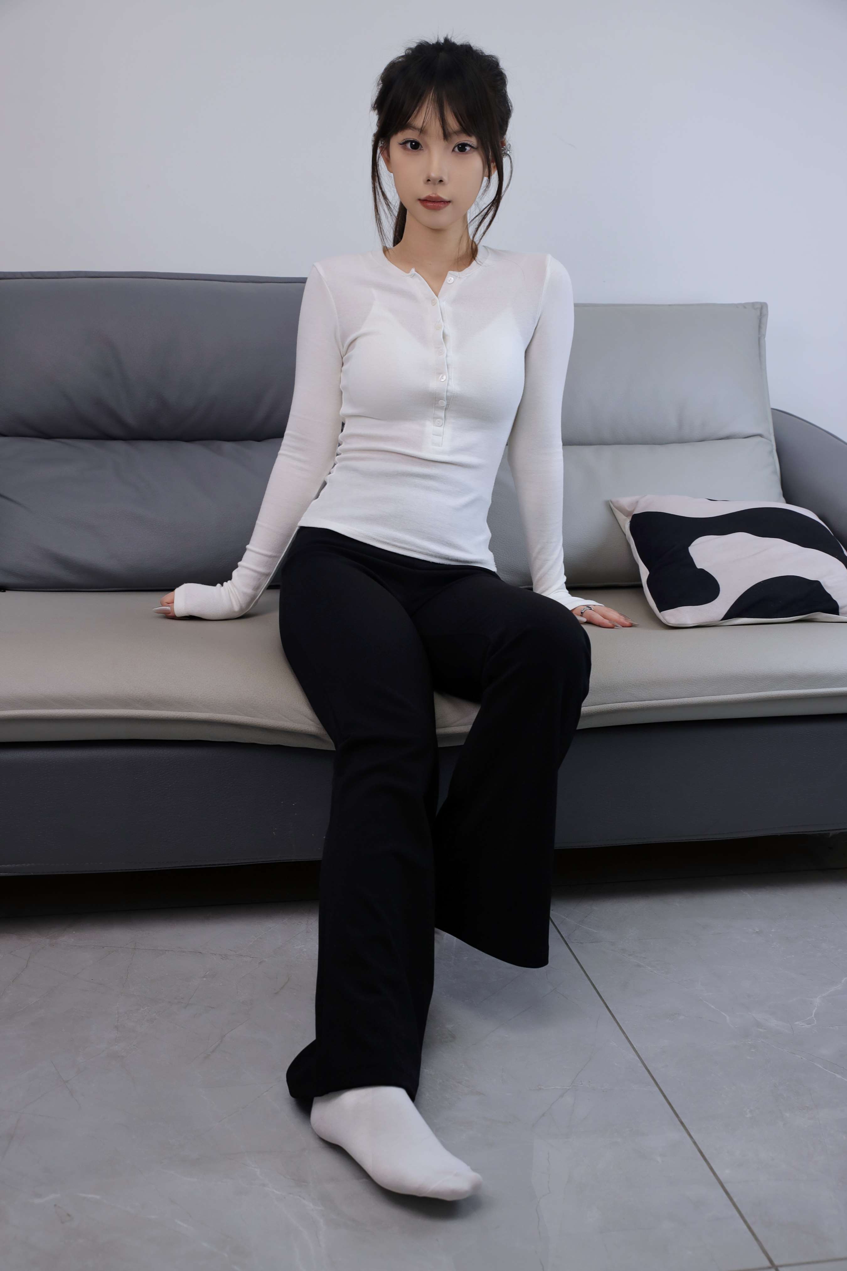 《章章 黑裤の棉袜、嫩足》作品图