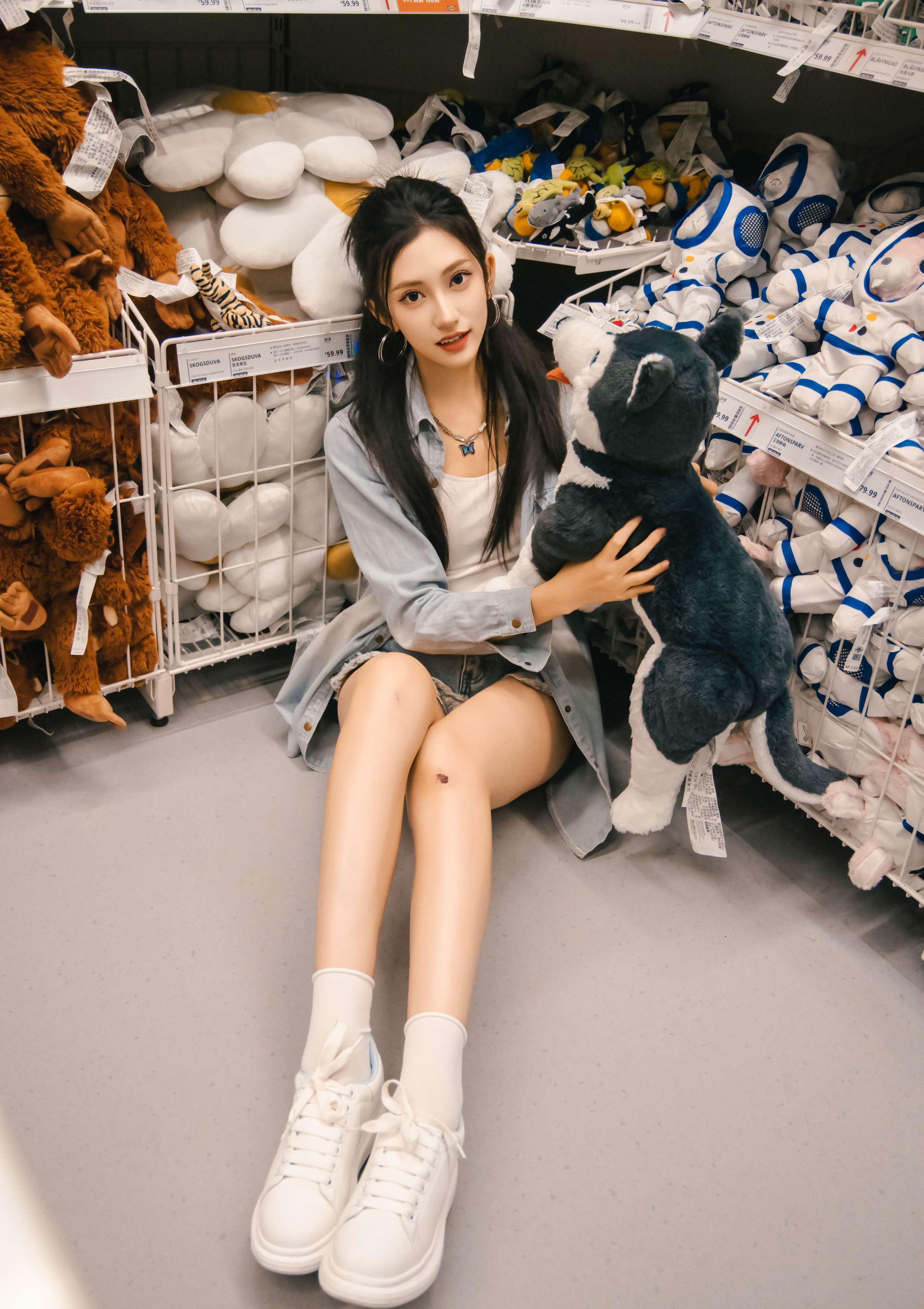 《可乐 板鞋の白棉袜、裸足》作品图