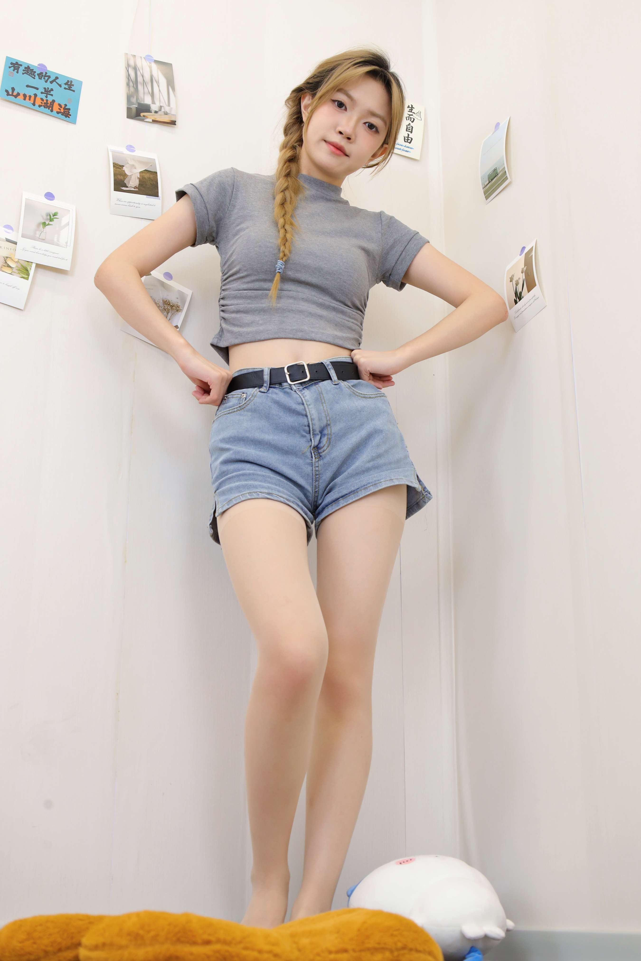 《yuuu 牛仔热裤の丝足》作品图